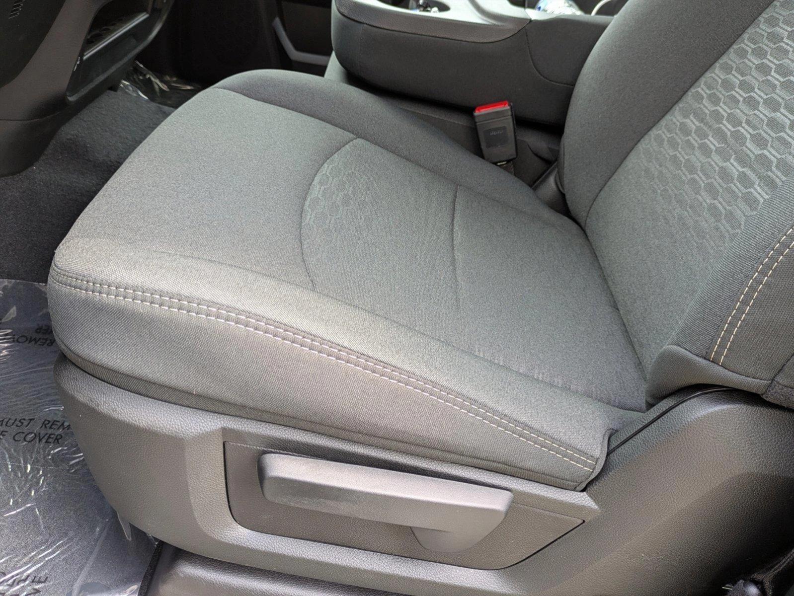 2025 Ram 2500 Tradesman photo 4