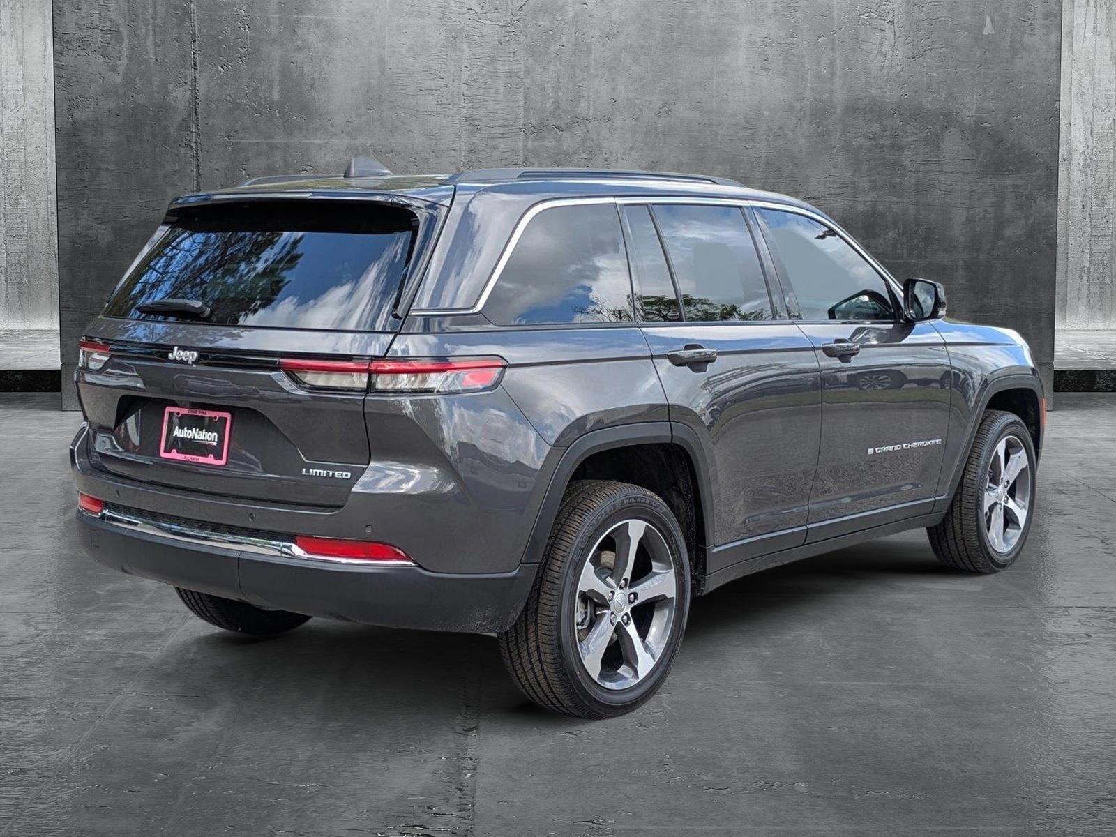 2025 Jeep Grand Cherokee Limited Sport photo 2