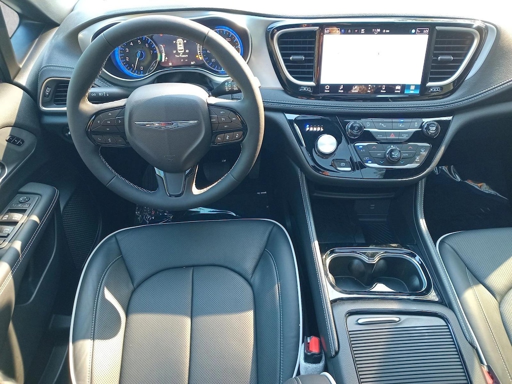 New 2026 Chrysler Pacifica Limited Van Passenger Van