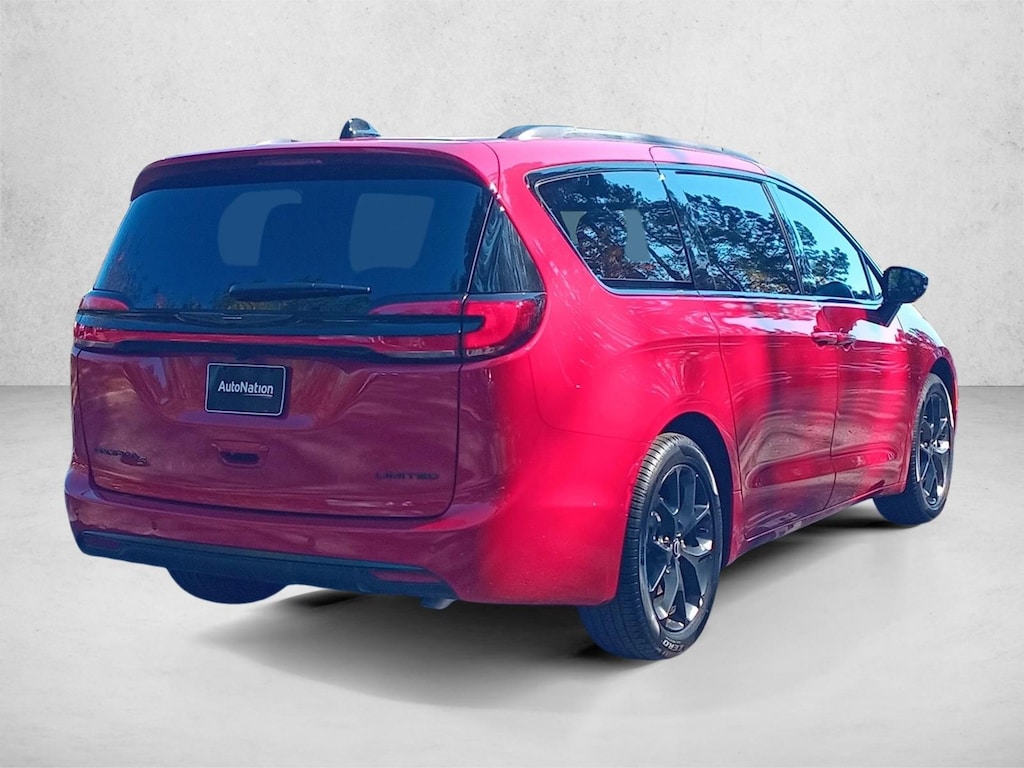 New 2026 Chrysler Pacifica Limited Van Passenger Van