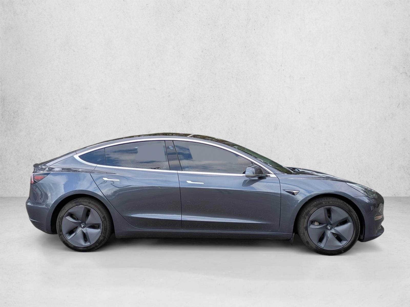 2020 Tesla Model 3 Long Range photo 4