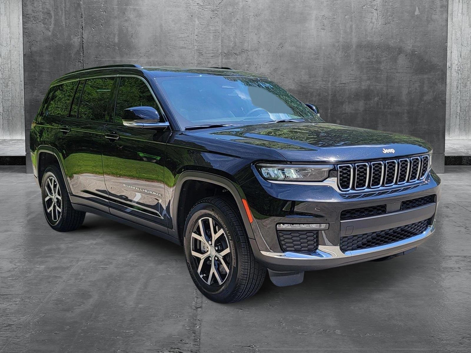 2025 Jeep Grand Cherokee Limited photo 3