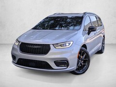 2026 Chrysler Pacifica Limited Van Passenger Van