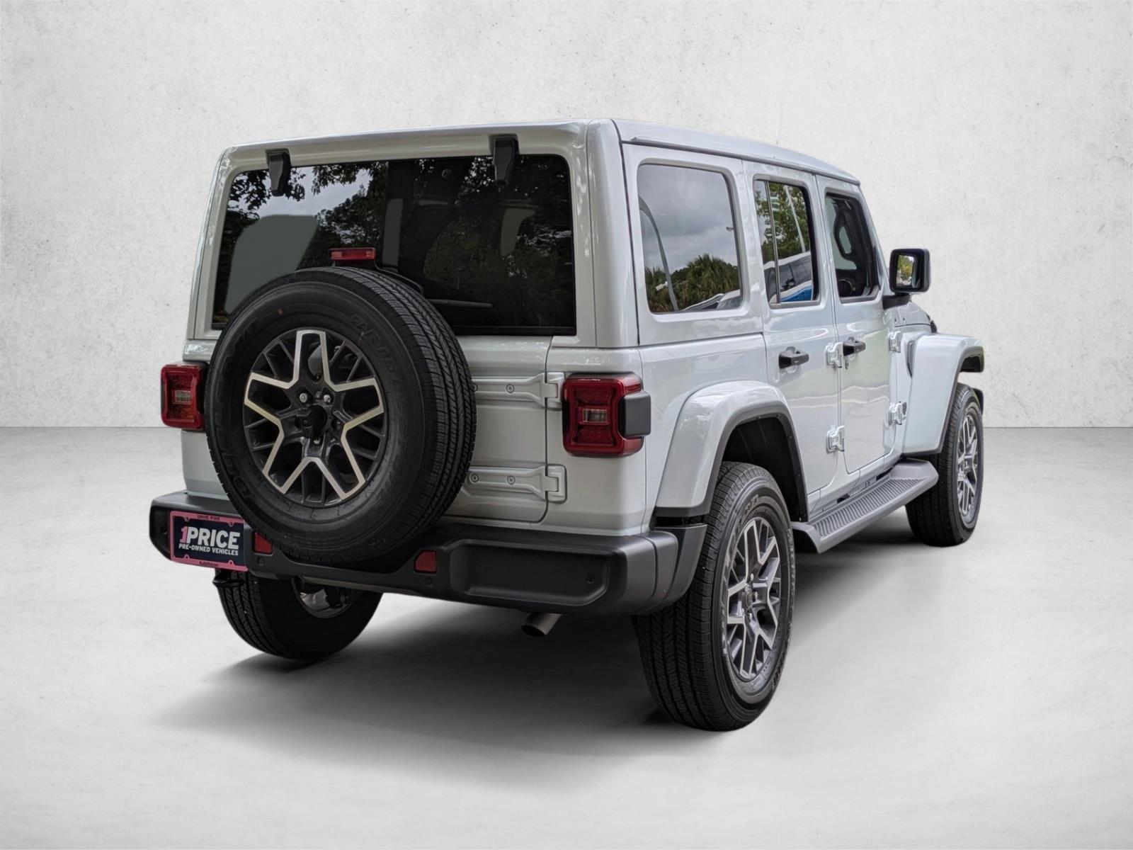 2025 Jeep Wrangler Sahara photo 2