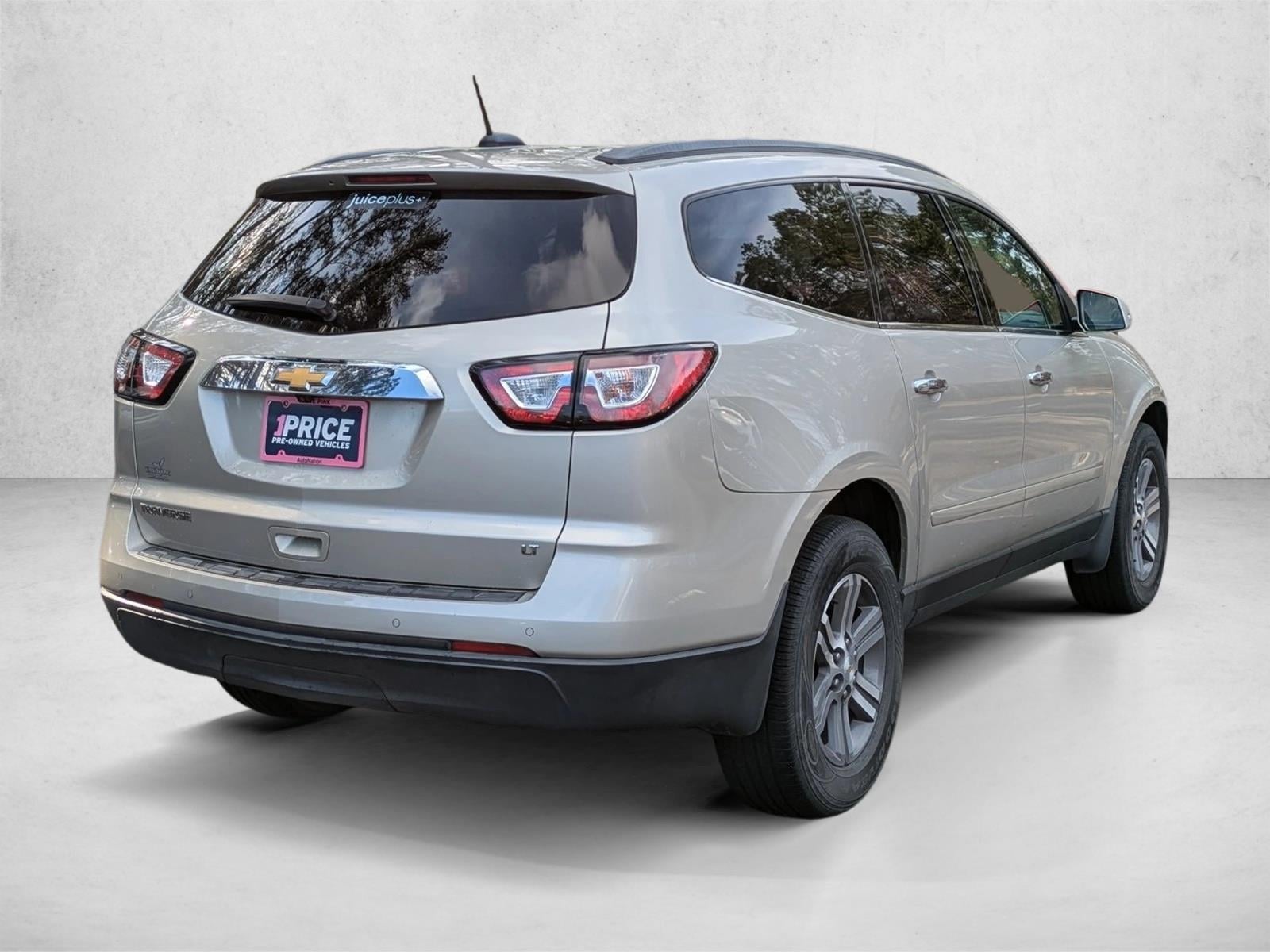 Used 2017 Chevrolet Traverse 2LT with VIN 1GNKRHKD2HJ273869 for sale in Hardeeville, SC