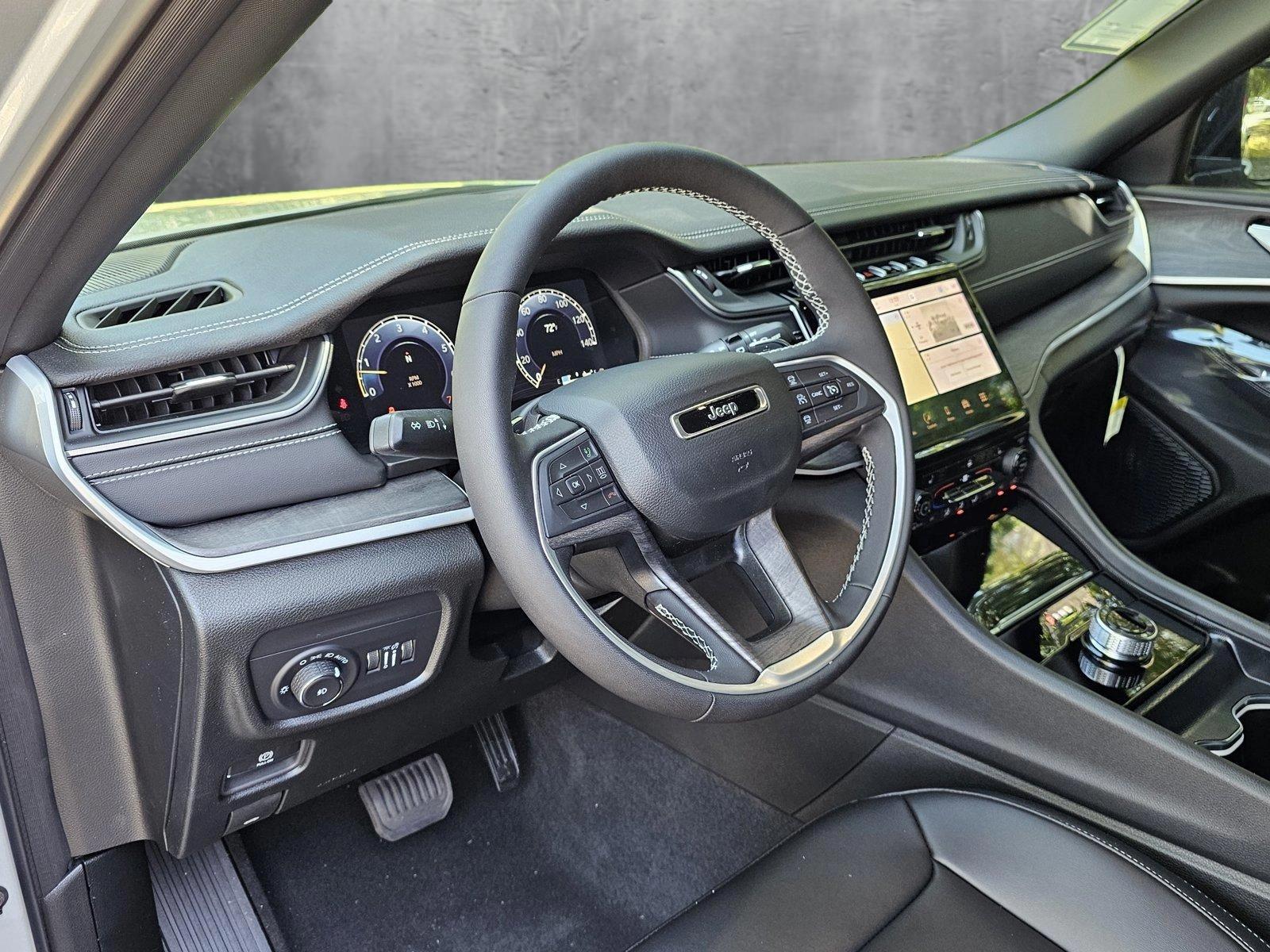 2024 Jeep Grand Cherokee L photo 3
