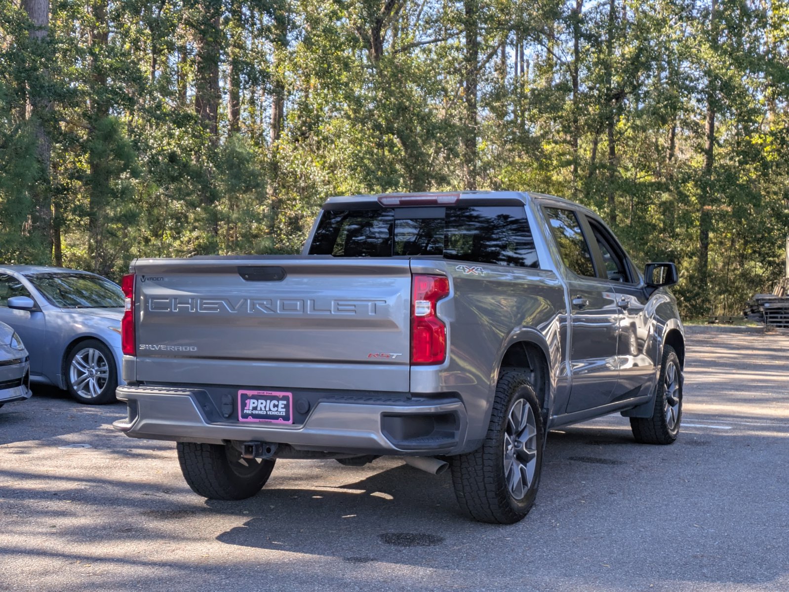 2020 Chevrolet Silverado 1500 RST photo 2