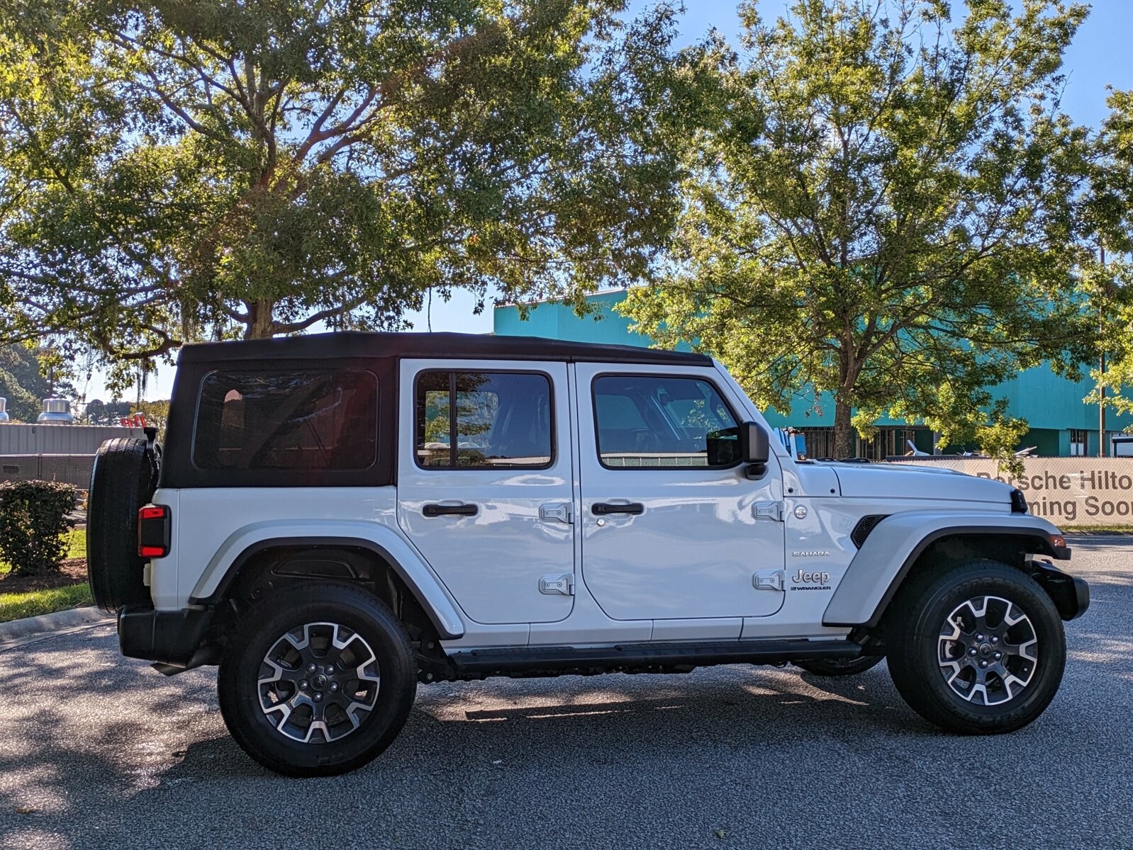2024 Jeep Wrangler Sahara photo 3