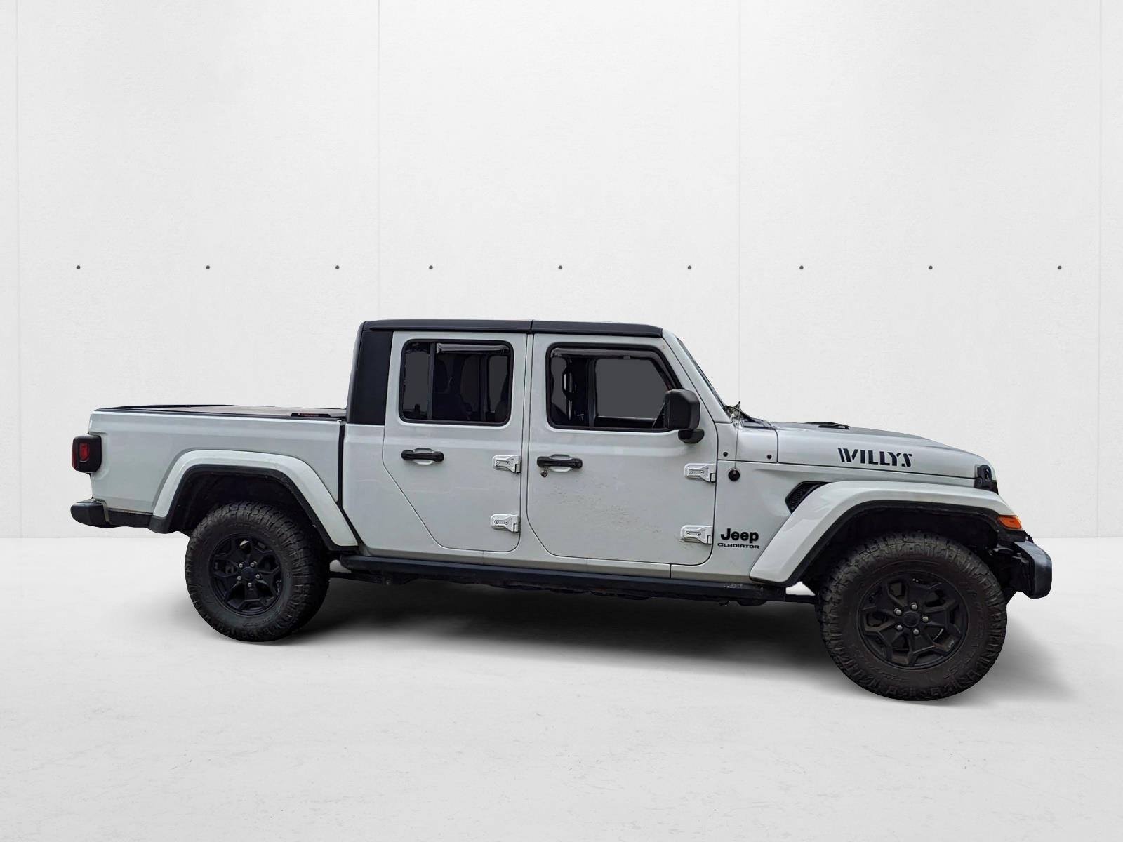 2021 Jeep Gladiator Willys photo 3