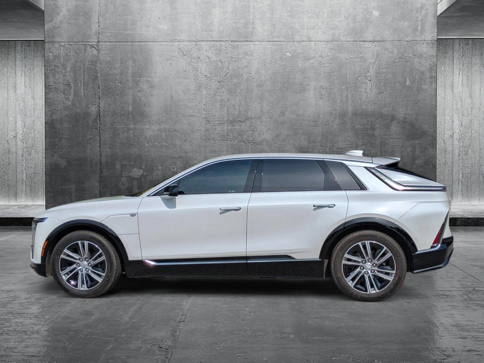 2024 Cadillac Lyriq Luxury photo 3