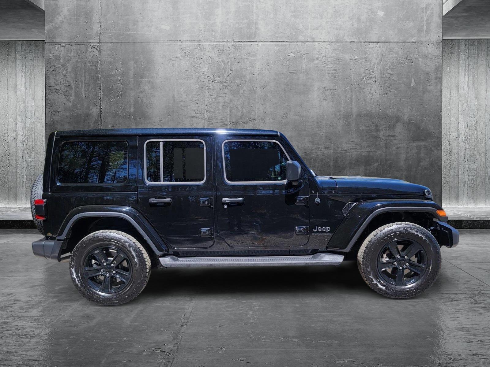 2023 Jeep Wrangler Sahara Altitude photo 3