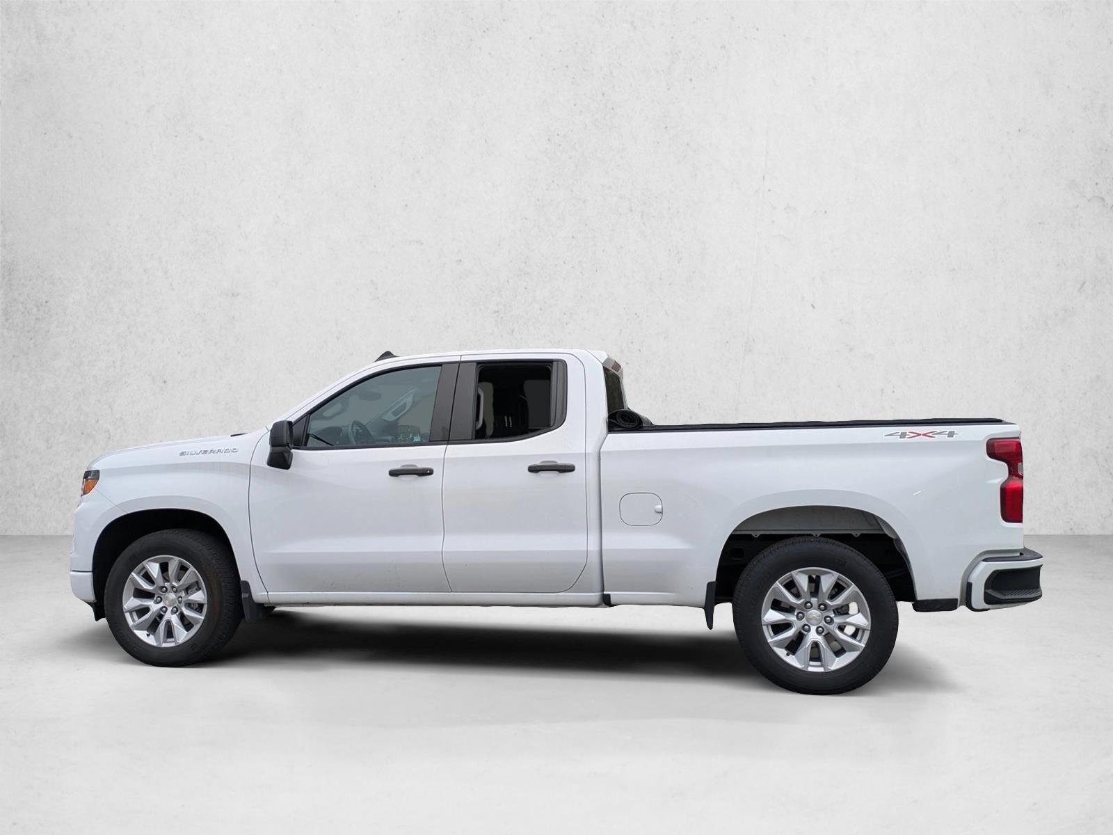 2024 Chevrolet Silverado 1500 Custom photo 3