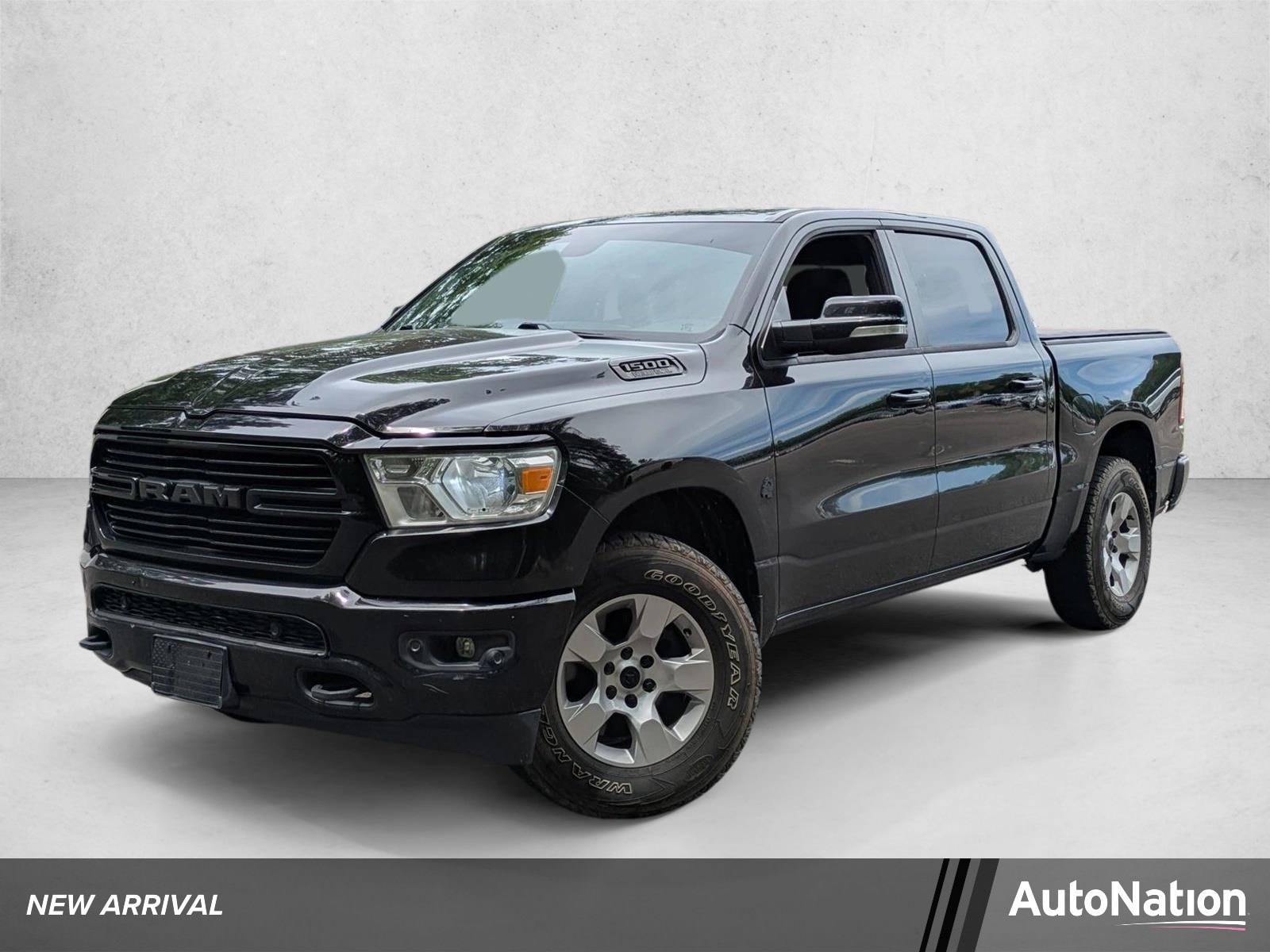 2019 RAM 1500 Big Horn/Lone Star 4x4 Crew Cab 5'7's photo