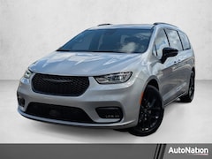 2026 Chrysler Pacifica Limited Van Passenger Van