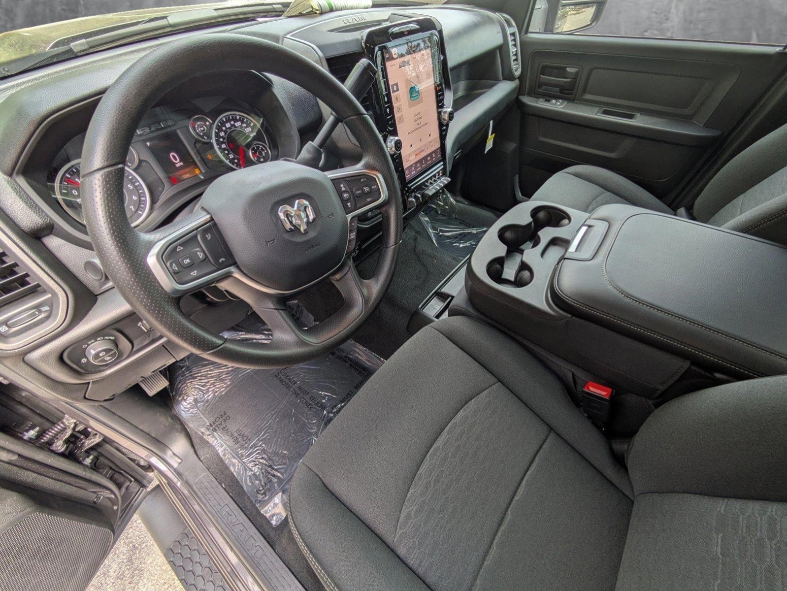 2025 Ram 2500 Tradesman photo 3