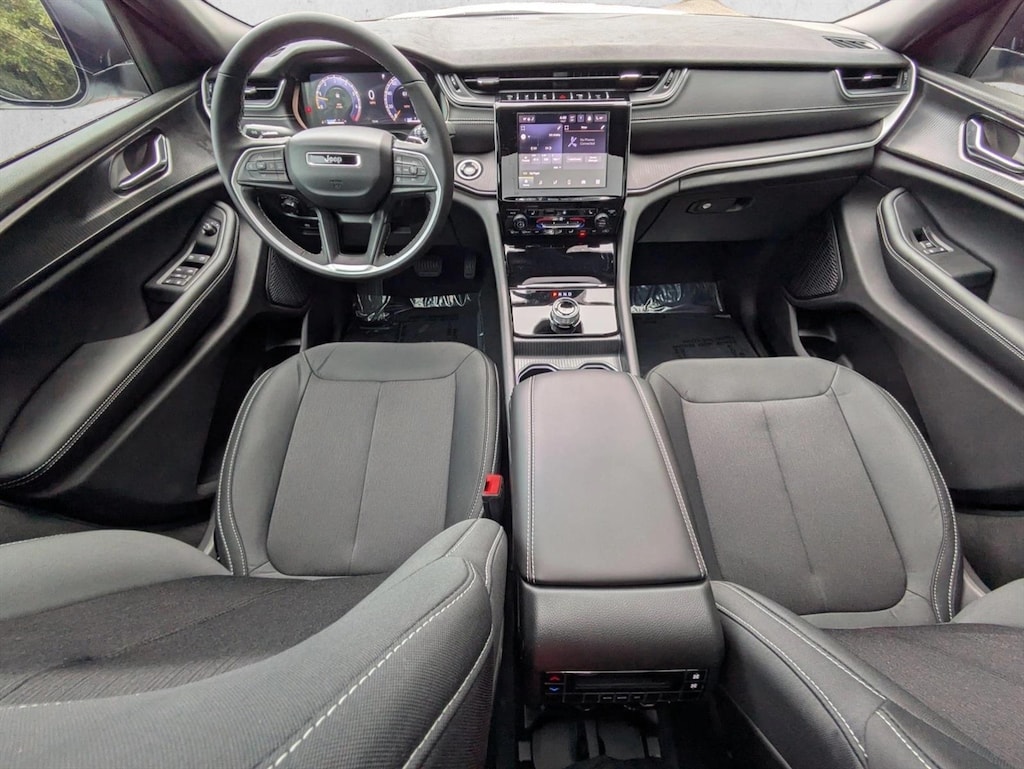 New 2025 Jeep Grand Cherokee L Laredo X SUV