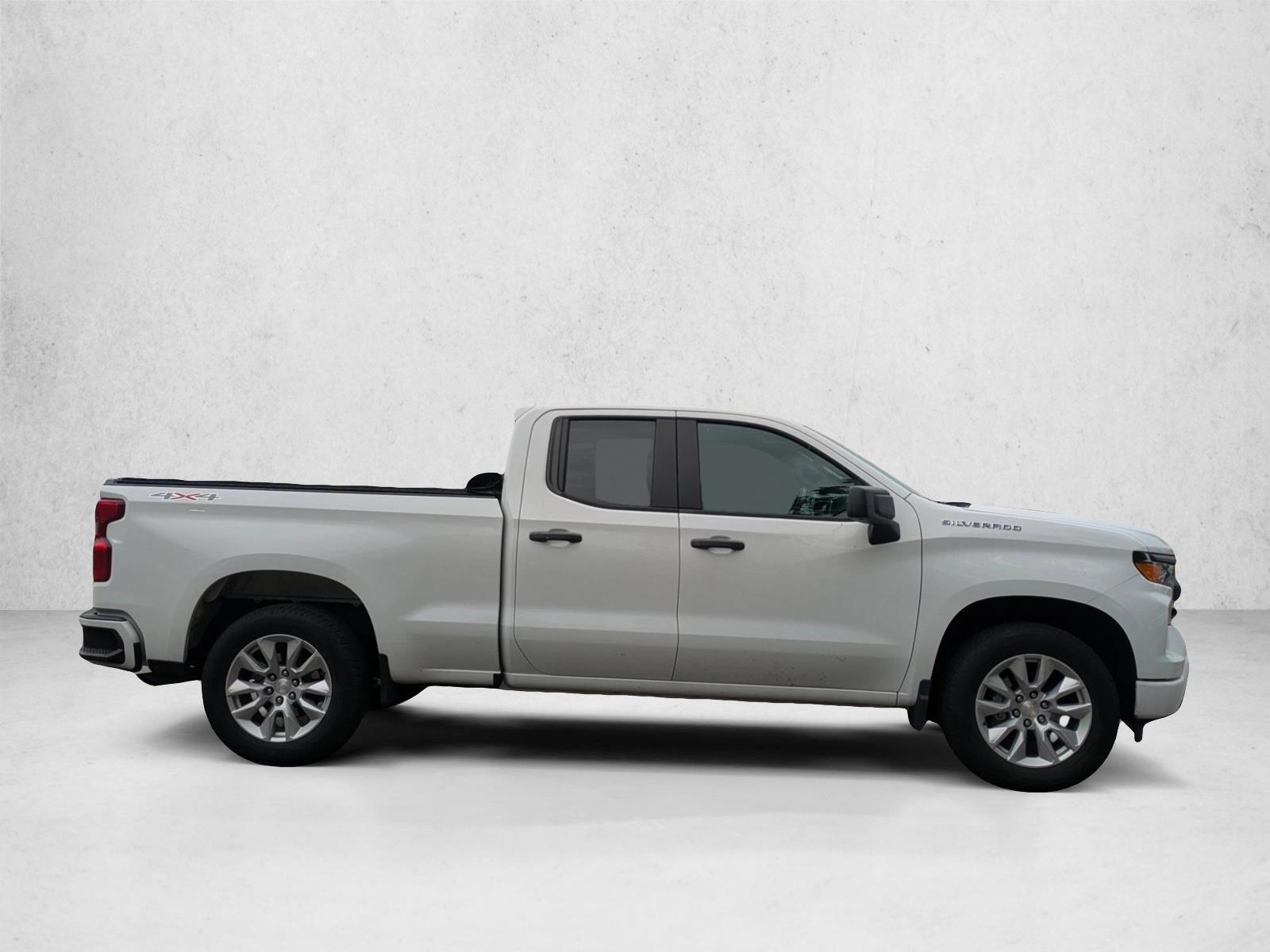 2024 Chevrolet Silverado 1500 Custom photo 4