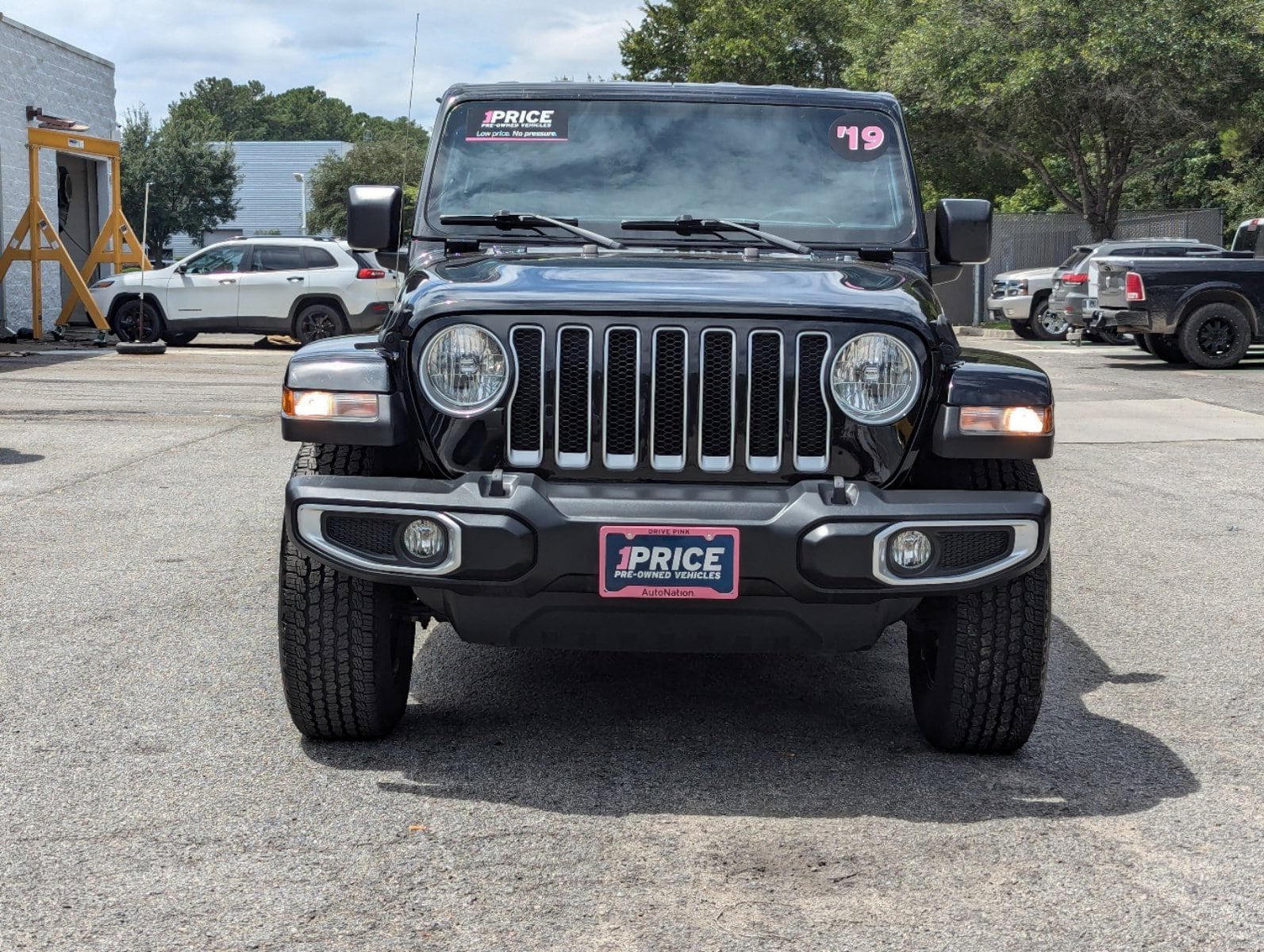 Used 2019 Jeep Wrangler Unlimited Sahara with VIN 1C4HJXENXKW596117 for sale in Hardeeville, SC