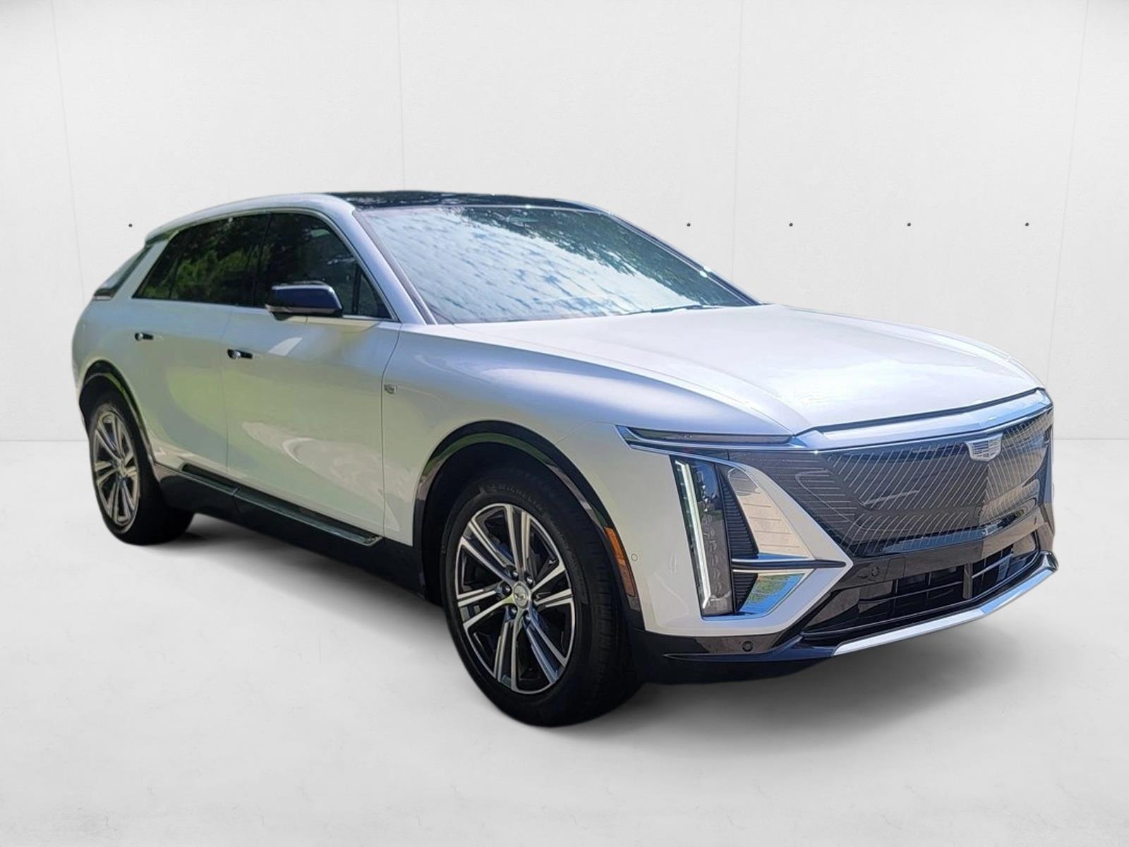 2024 Cadillac Lyriq Luxury photo 3