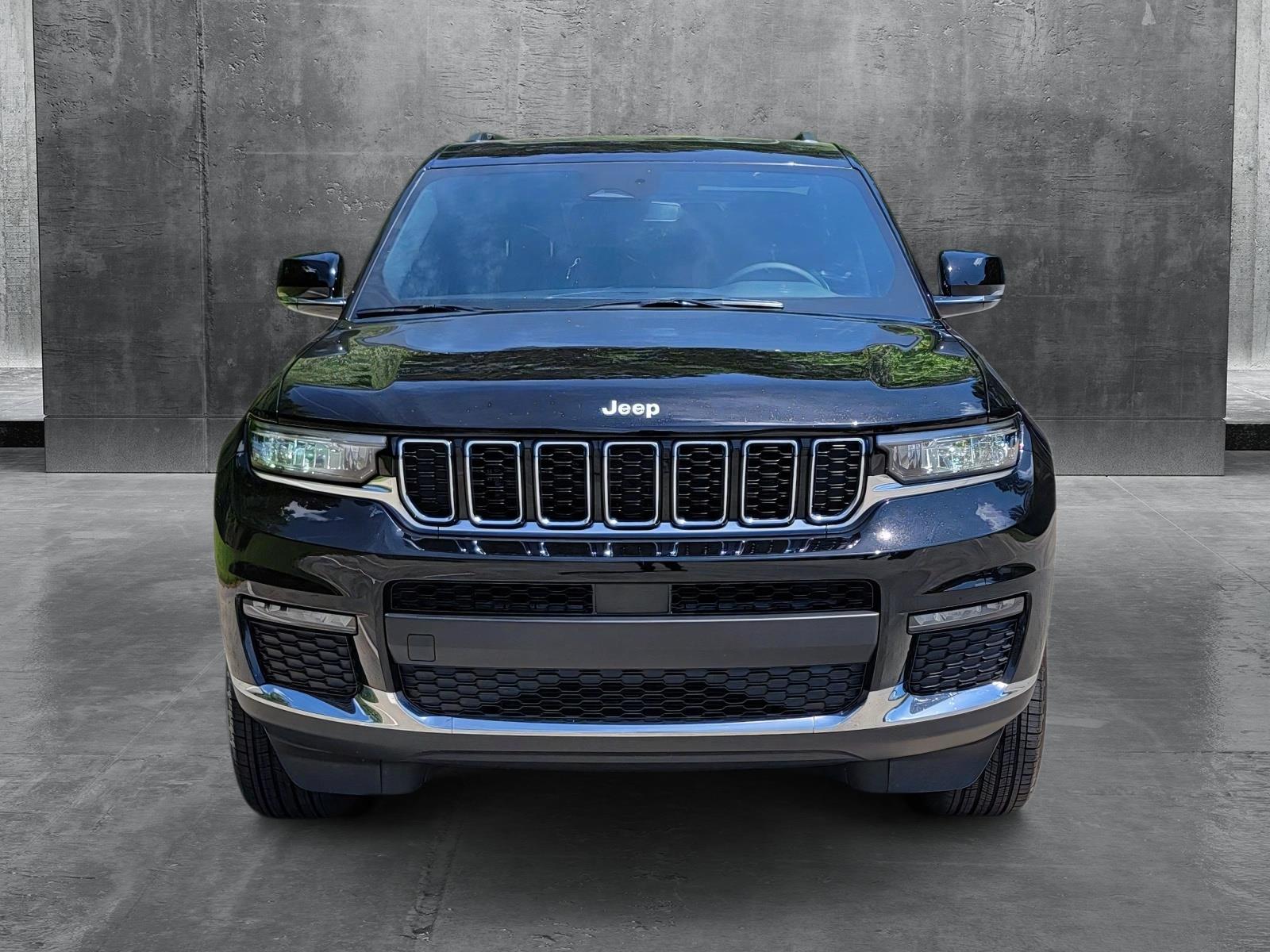 2025 Jeep Grand Cherokee Limited photo 2