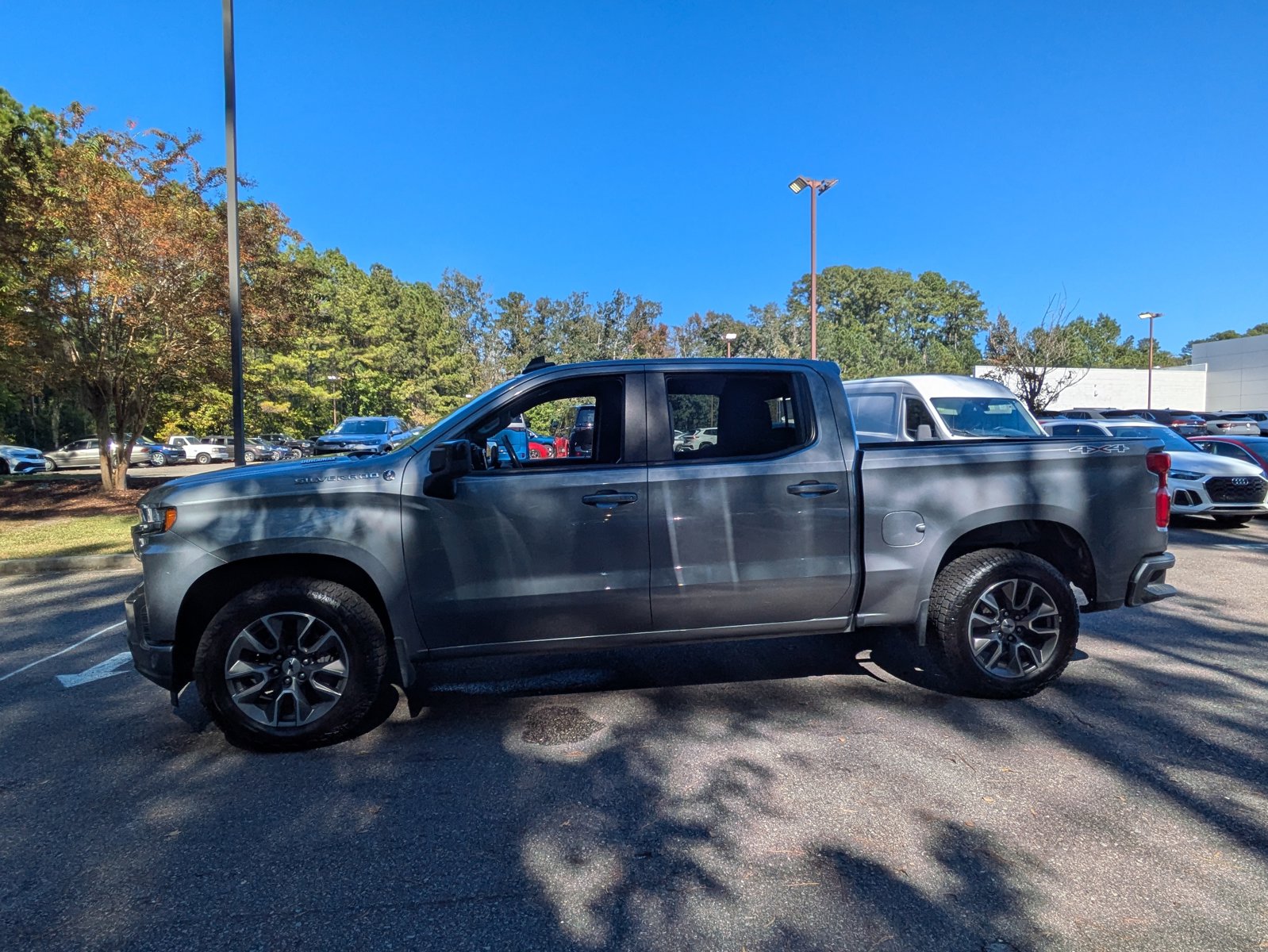 2020 Chevrolet Silverado 1500 RST photo 3