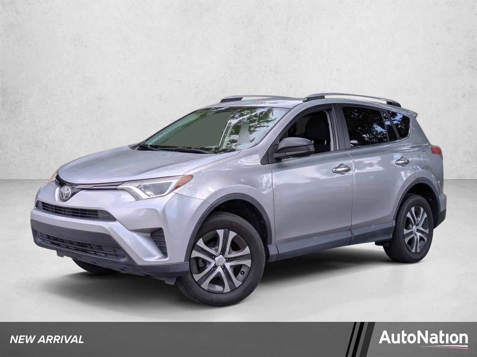 2018 Toyota RAV4 LE's photo
