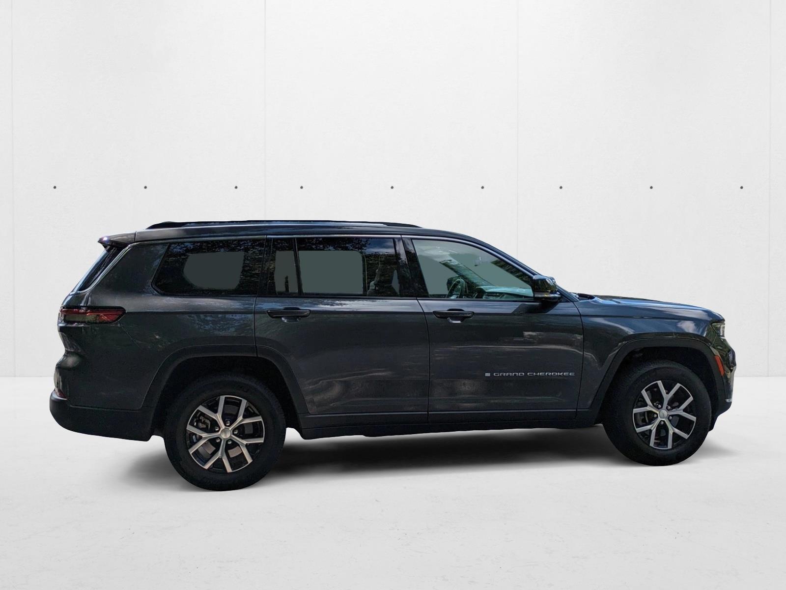 2023 Jeep Grand Cherokee Limited photo 3