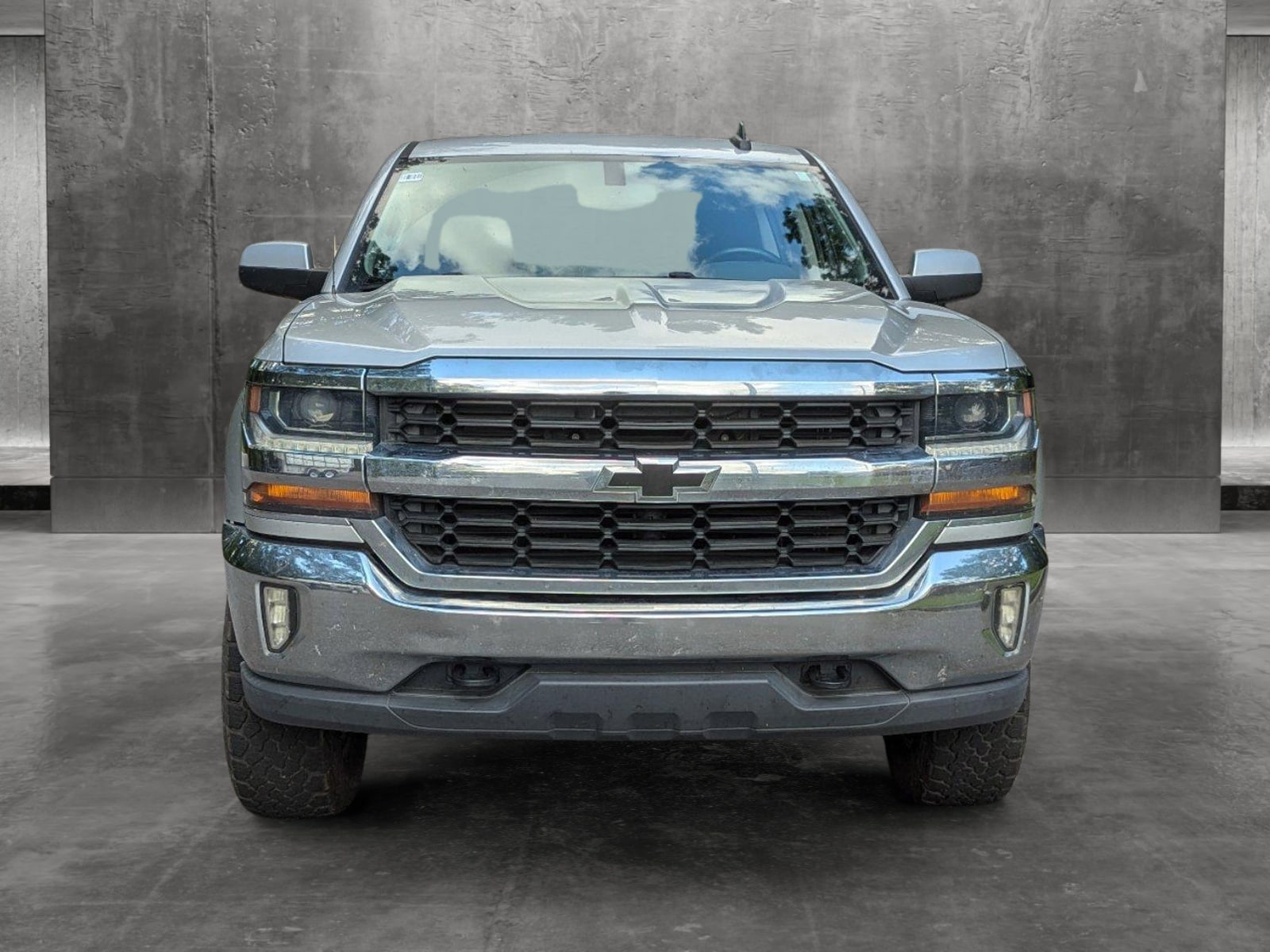 Used 2017 Chevrolet Silverado 1500 LT with VIN 3GCUKREC8HG455348 for sale in Hardeeville, SC