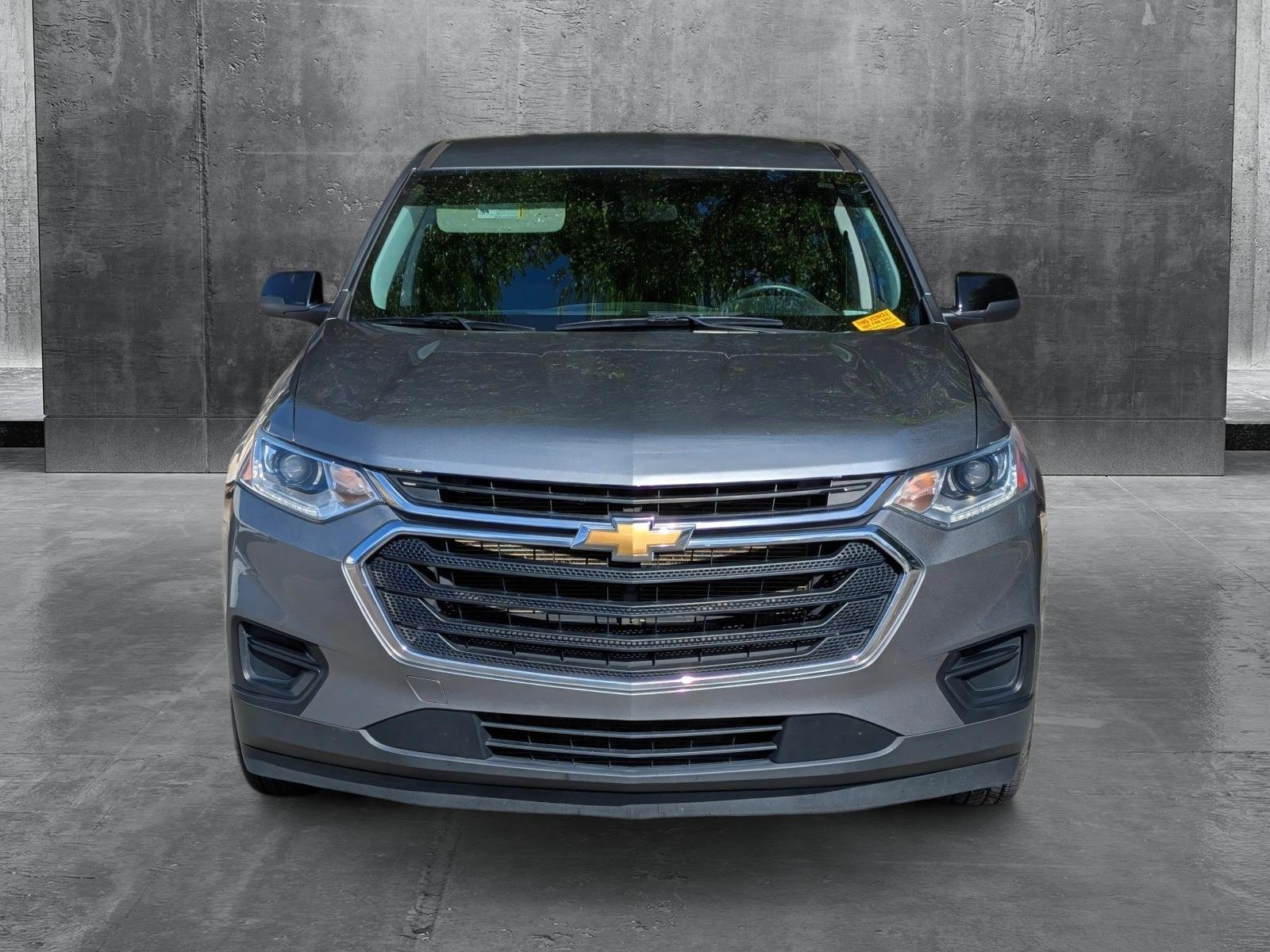 2021 Chevrolet Traverse LS photo 2