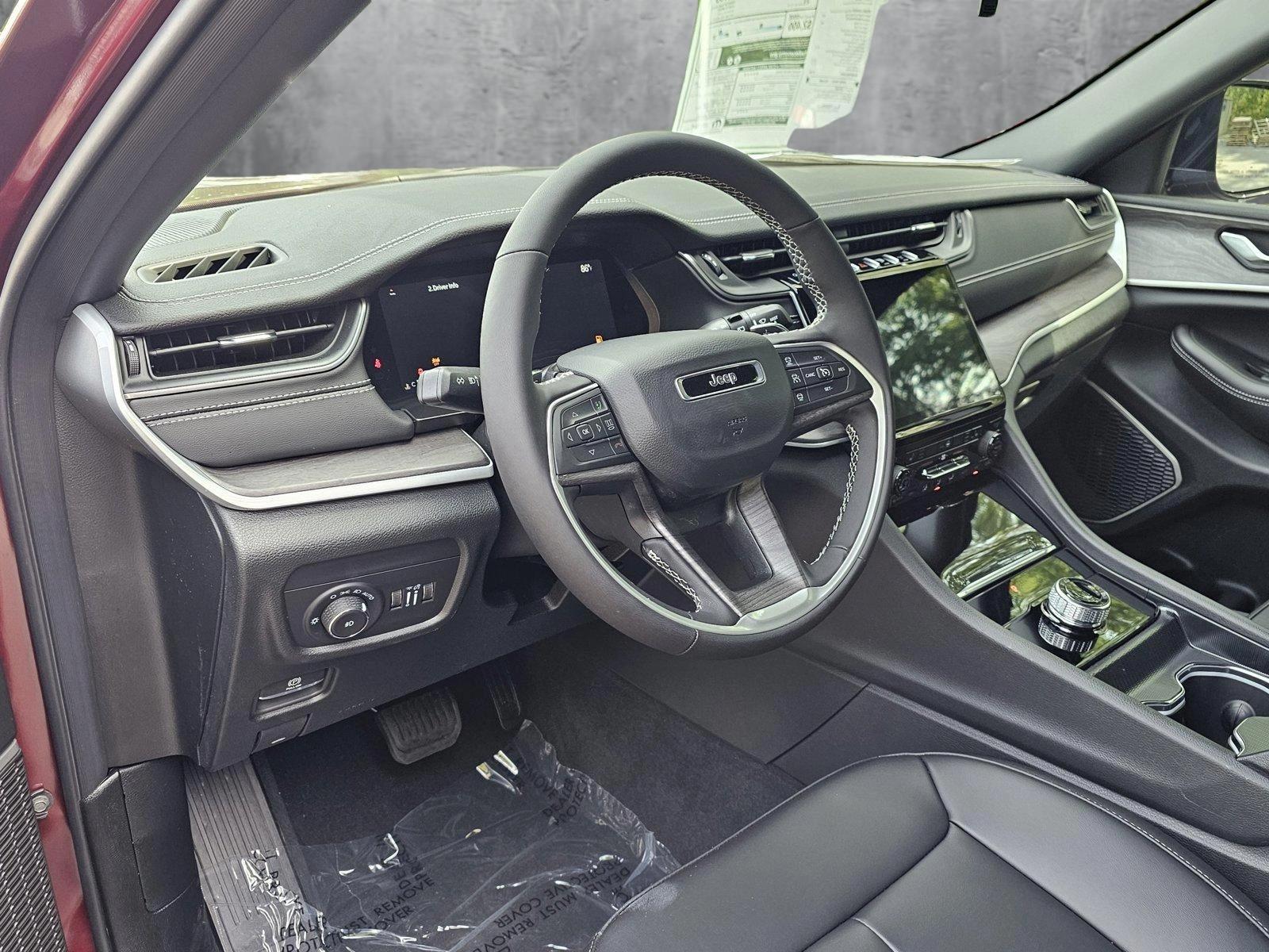 2025 Jeep Grand Cherokee Limited Sport photo 3