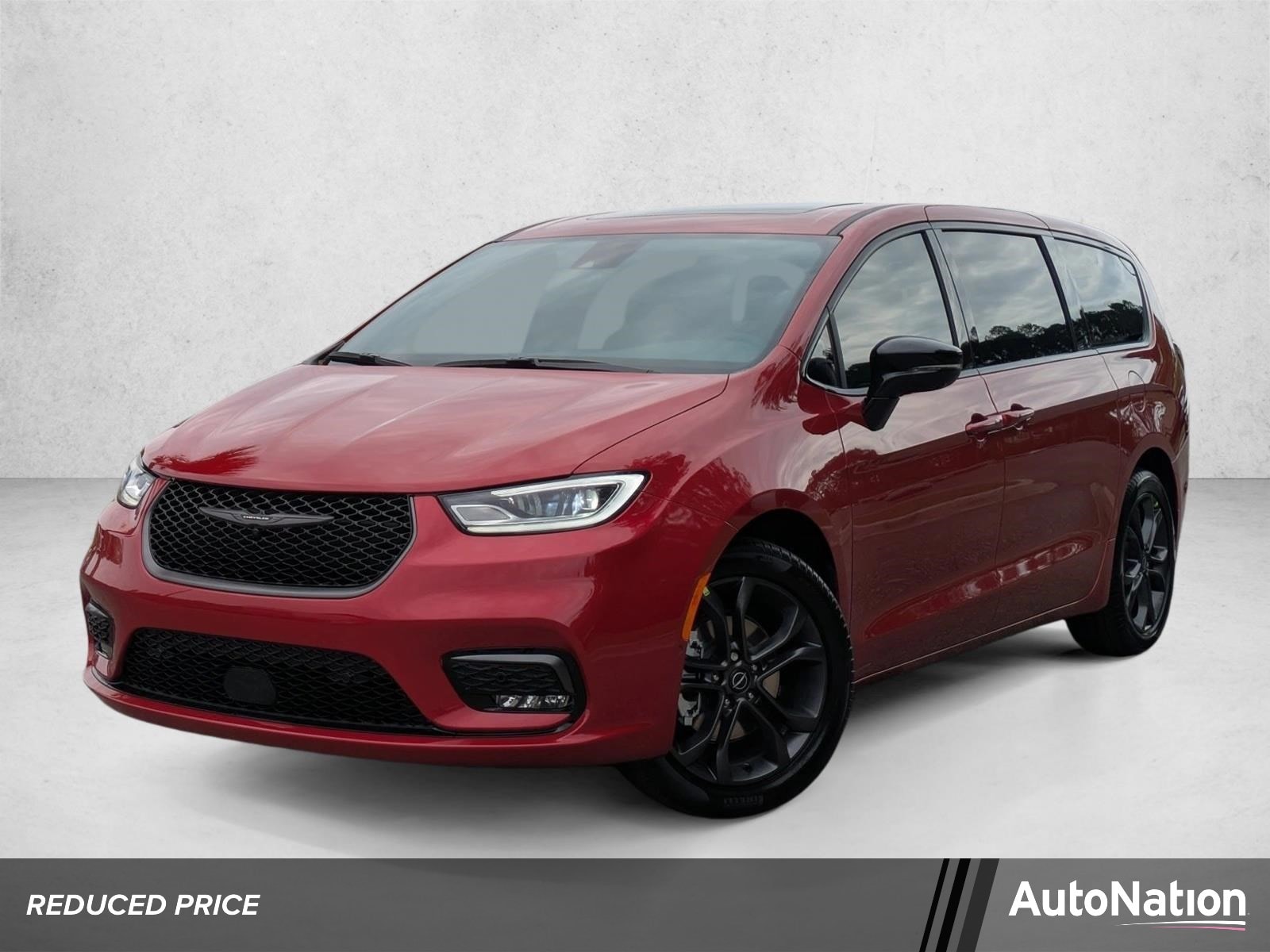 2026 Chrysler Pacifica Select's photo