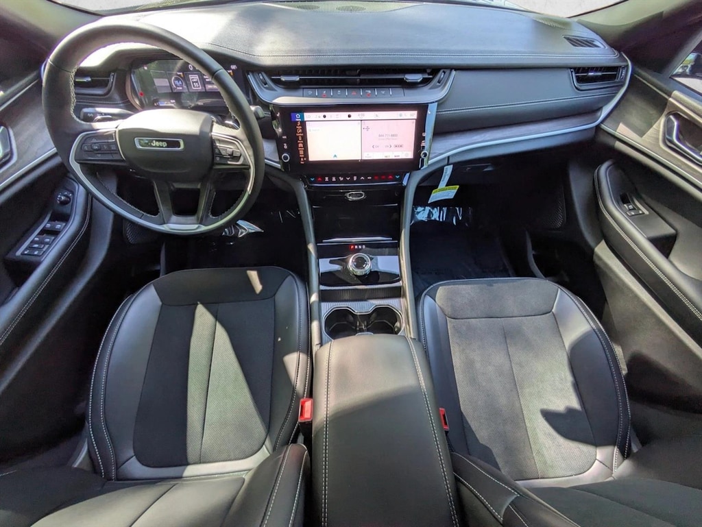 New 2026 Jeep Grand Cherokee Laredo Altitude SUV