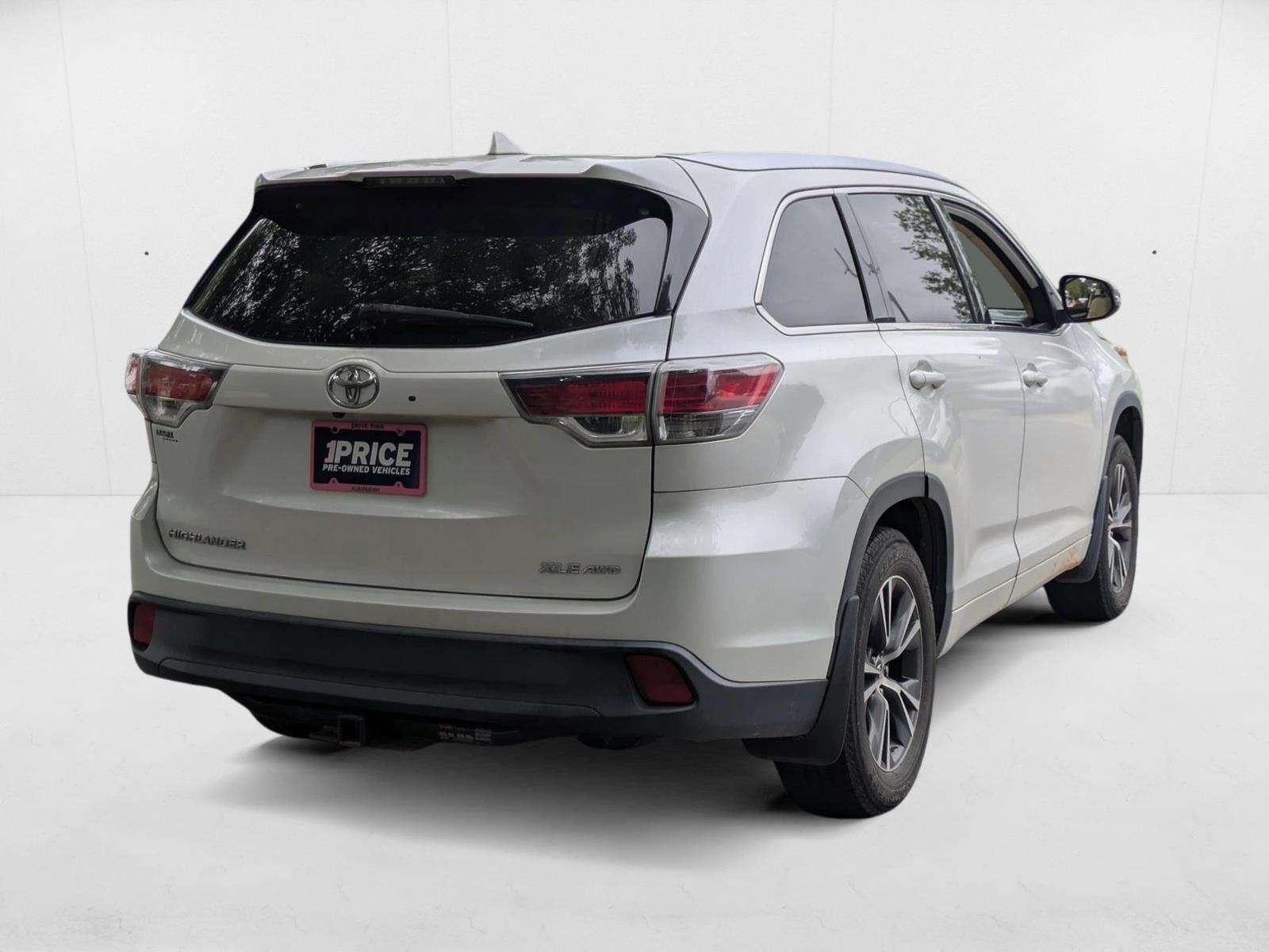 2016 Toyota Highlander XLE photo 2