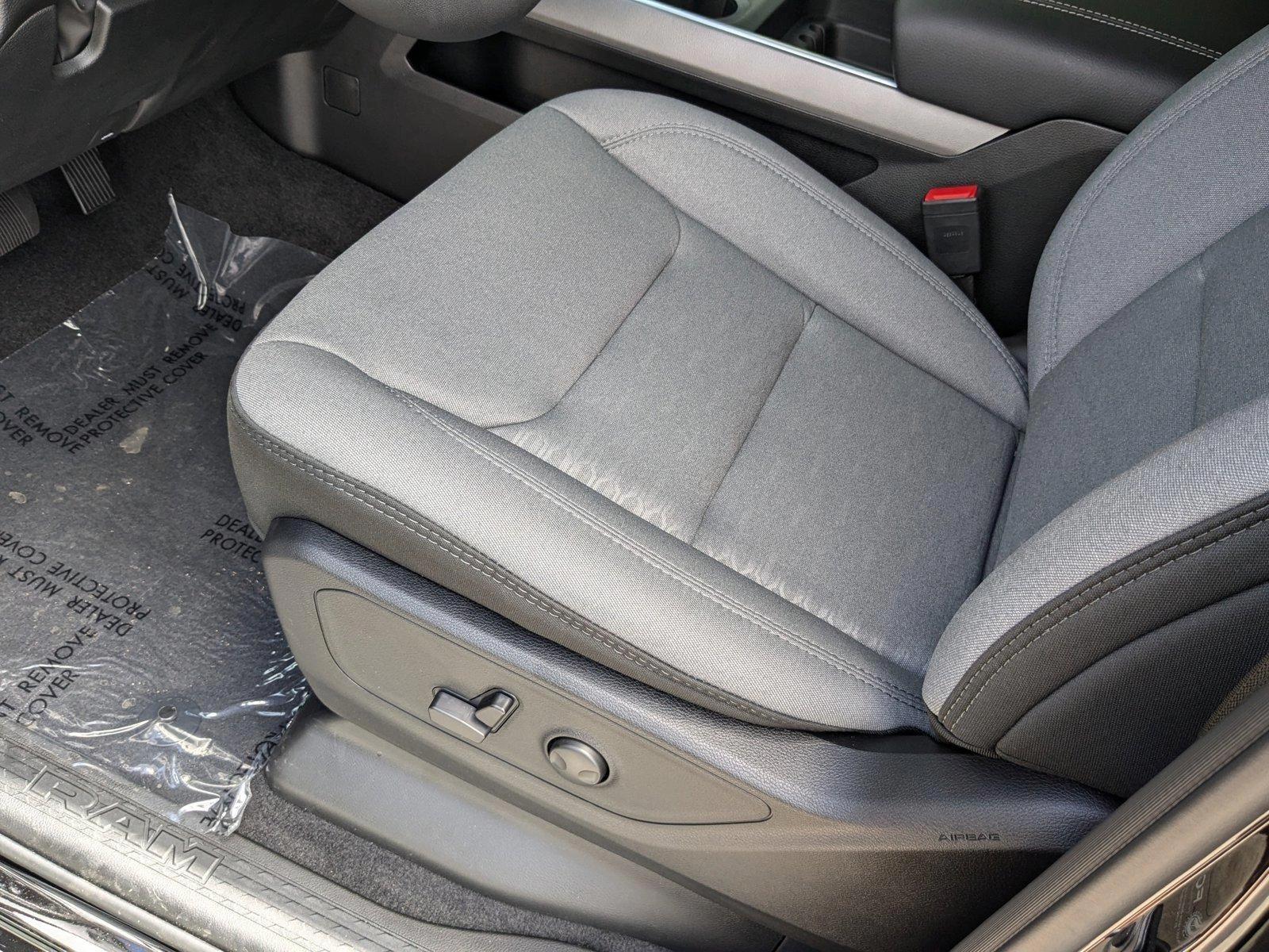 2025 Ram 1500 Big Horn photo 4