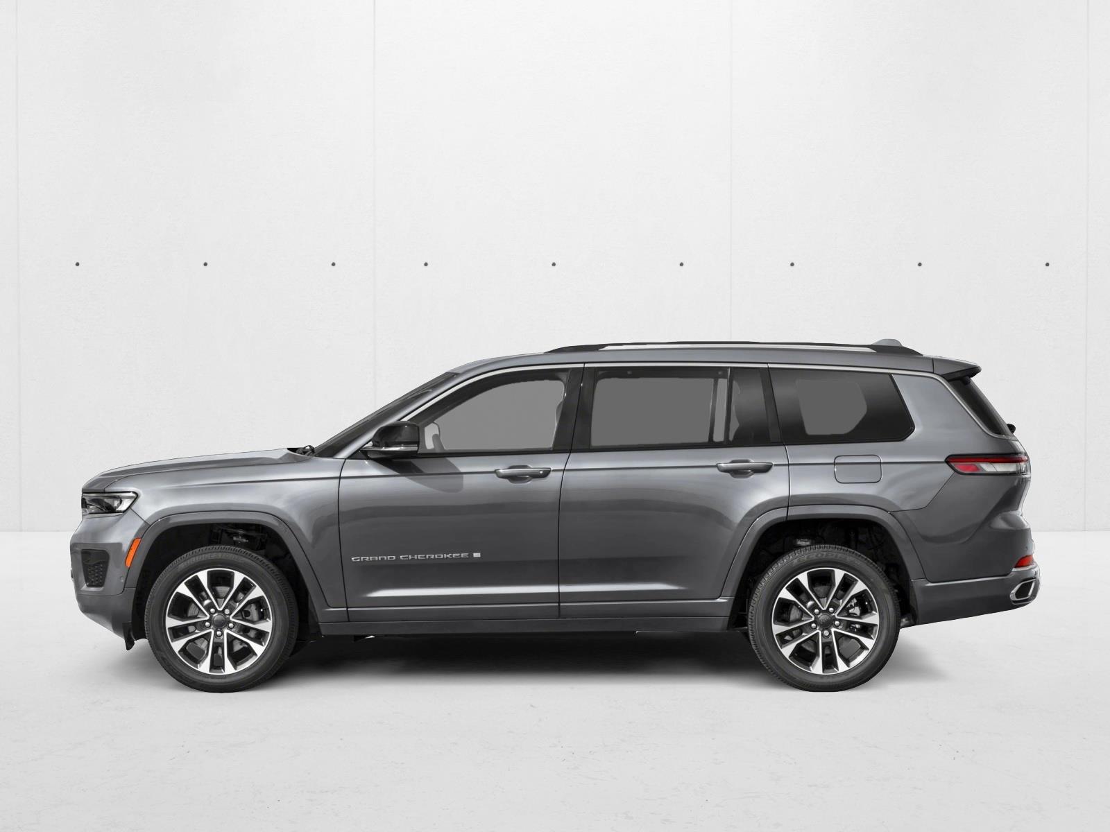 2025 Jeep Grand Cherokee Overland photo 3