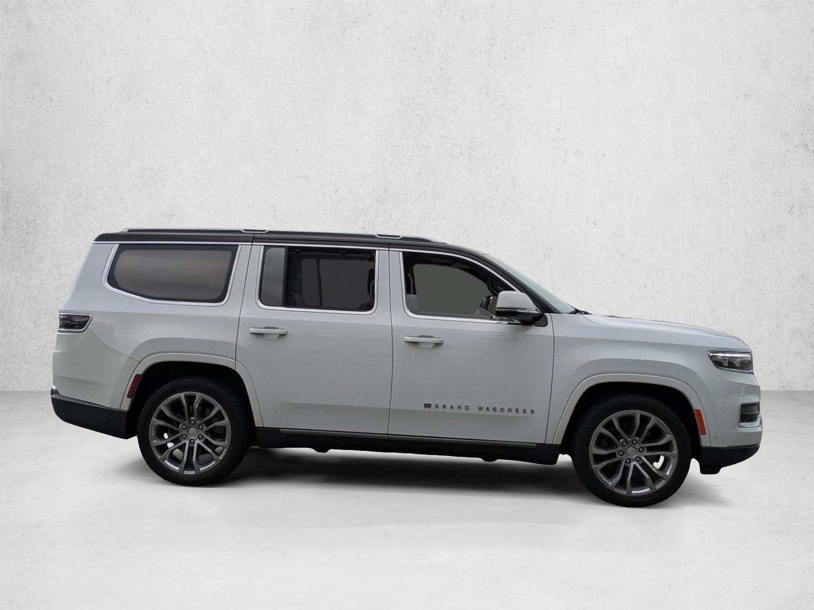 2022 Jeep Grand Wagoneer II photo 4