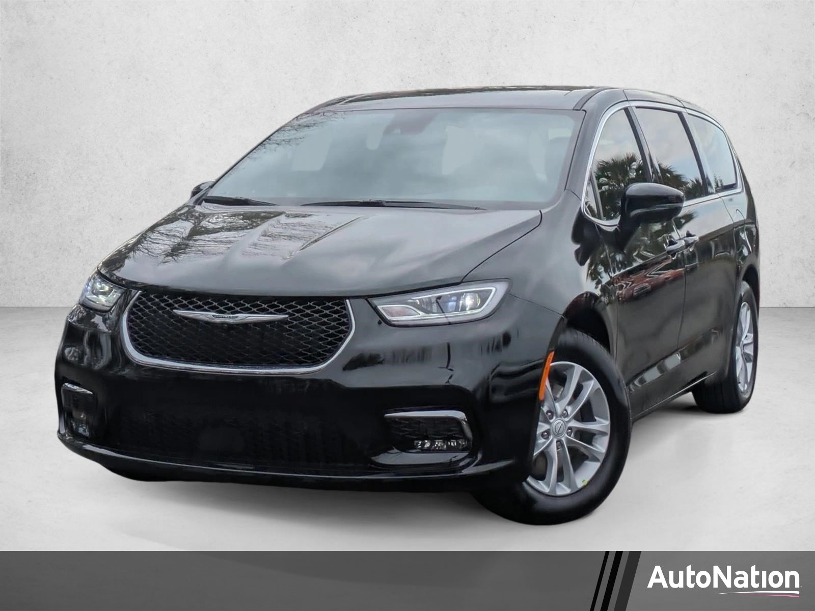 2026 Chrysler Pacifica Select's photo