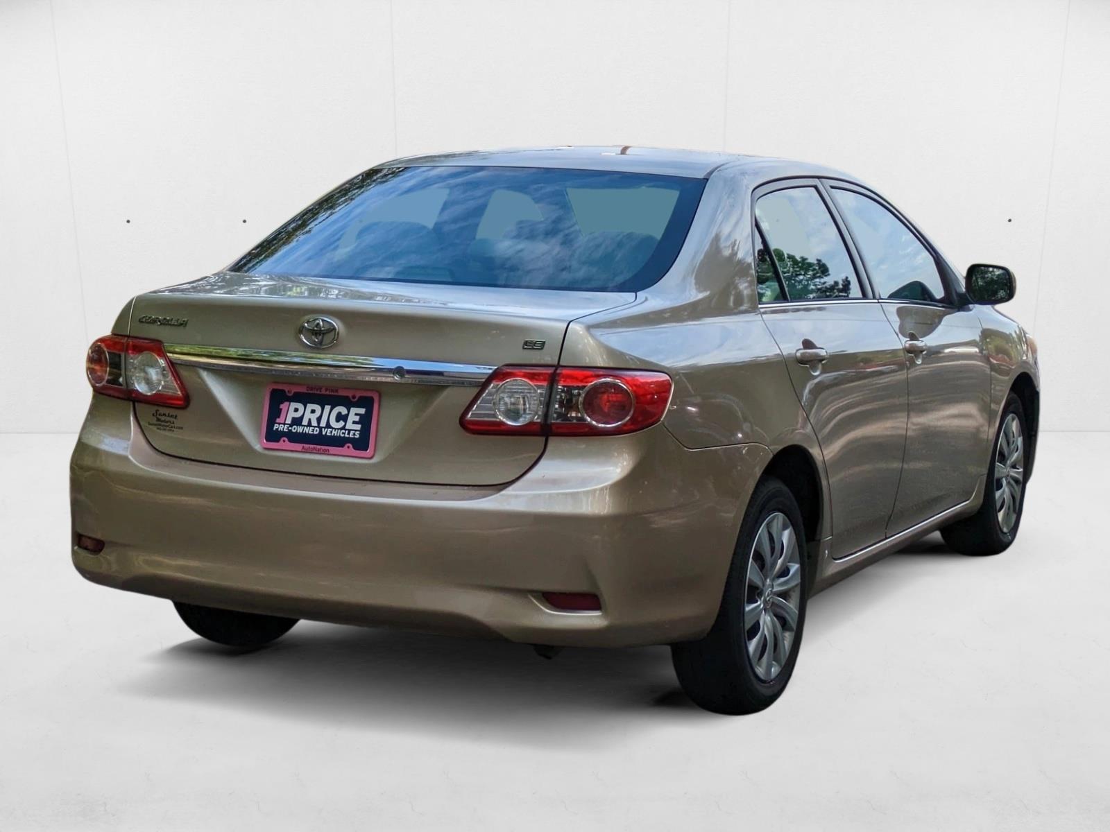 2013 Toyota Corolla LE photo 2