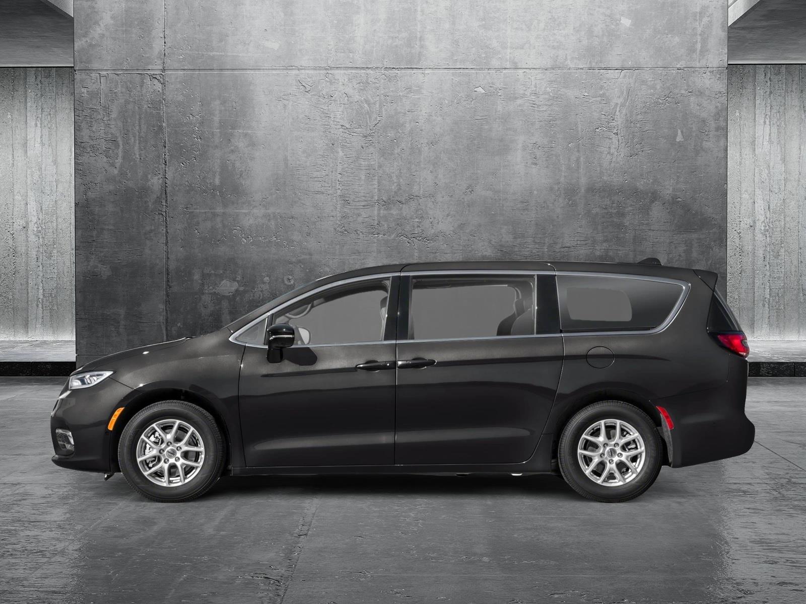 2026 Chrysler Pacifica photo 3