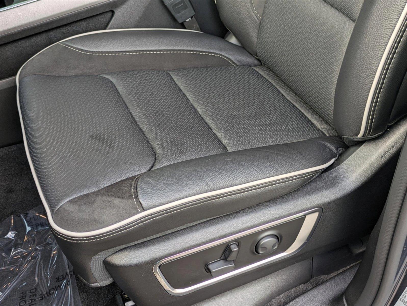 2025 Ram 1500 Laramie photo 4