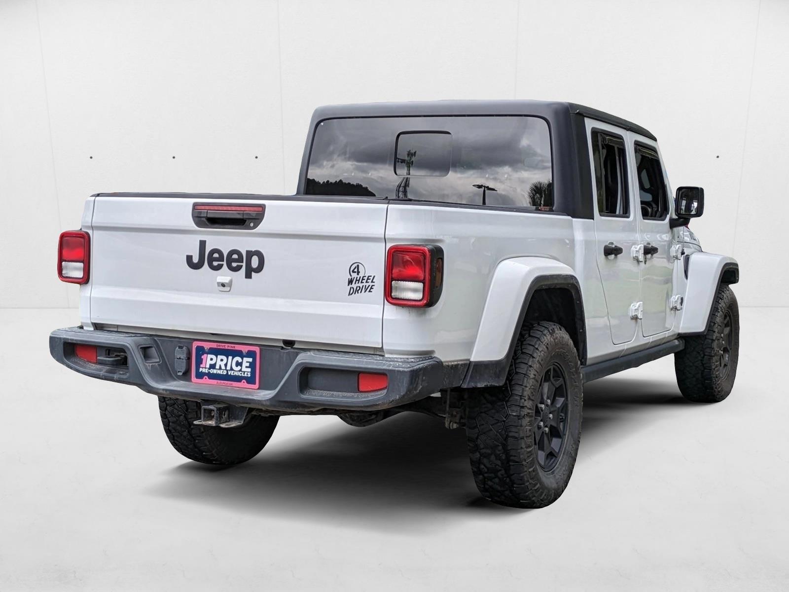 2021 Jeep Gladiator Willys photo 2