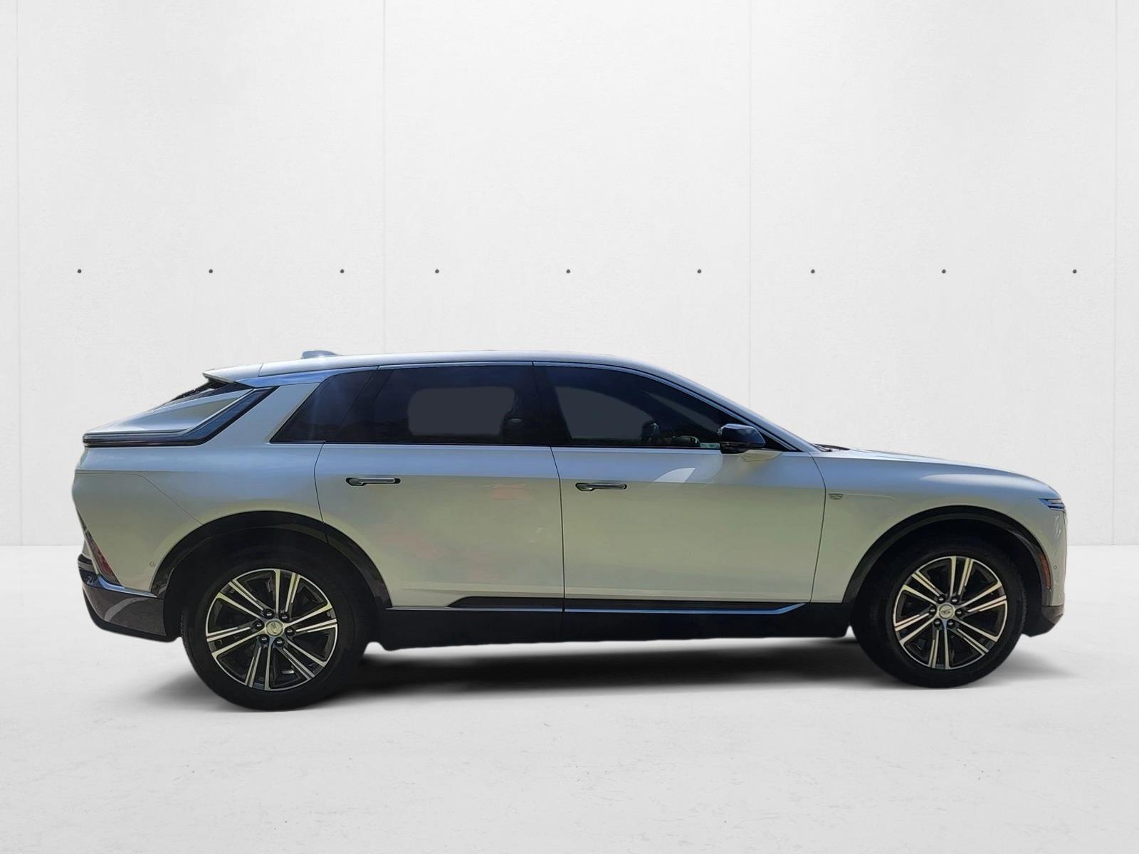 2024 Cadillac Lyriq Luxury photo 4