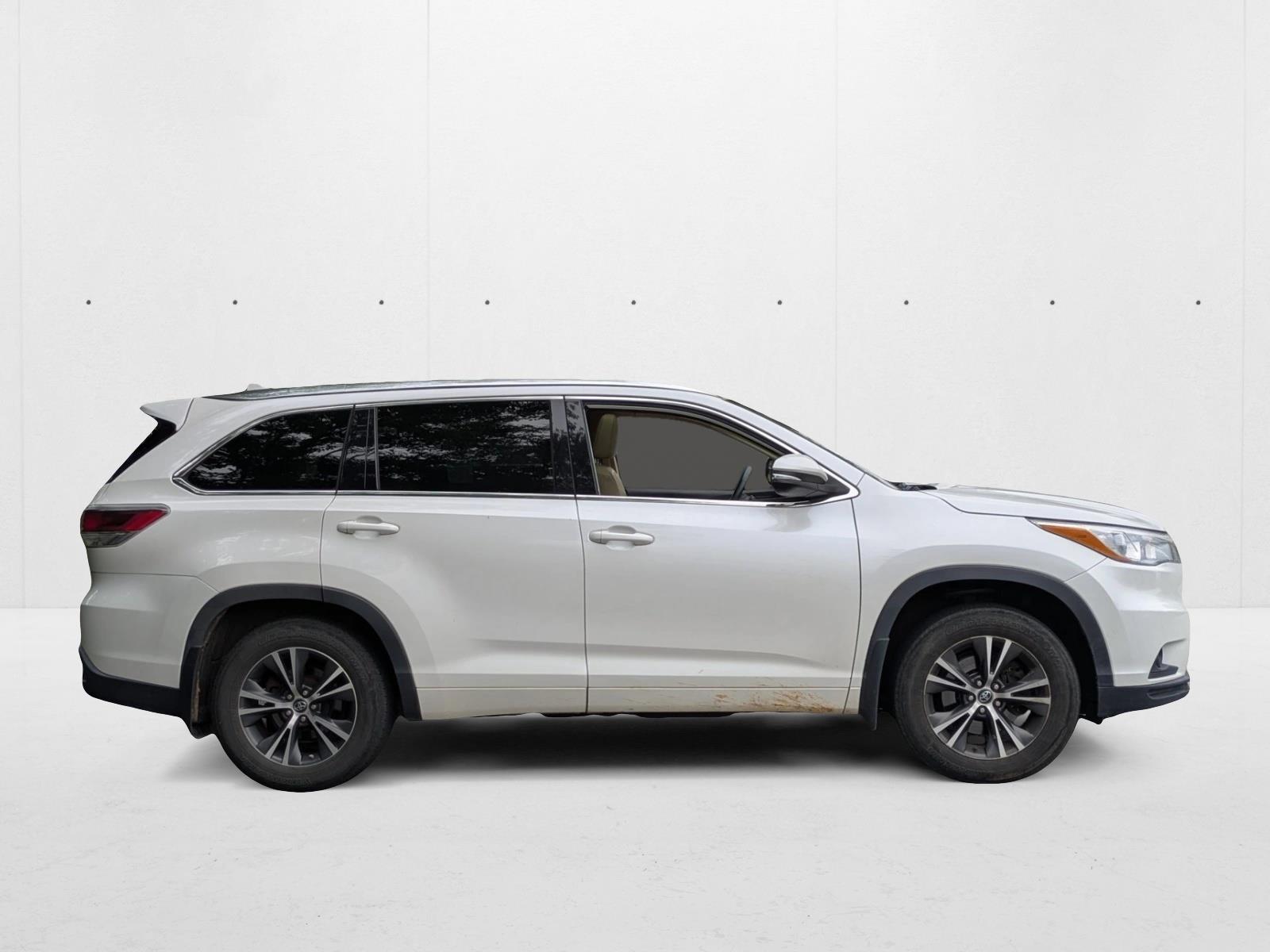 2016 Toyota Highlander XLE photo 4
