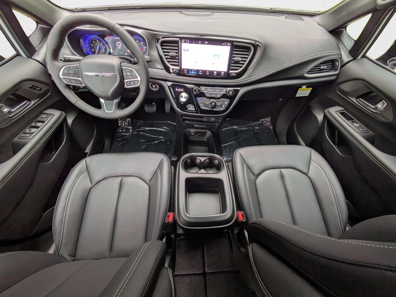 2026 Chrysler Pacifica photo 3