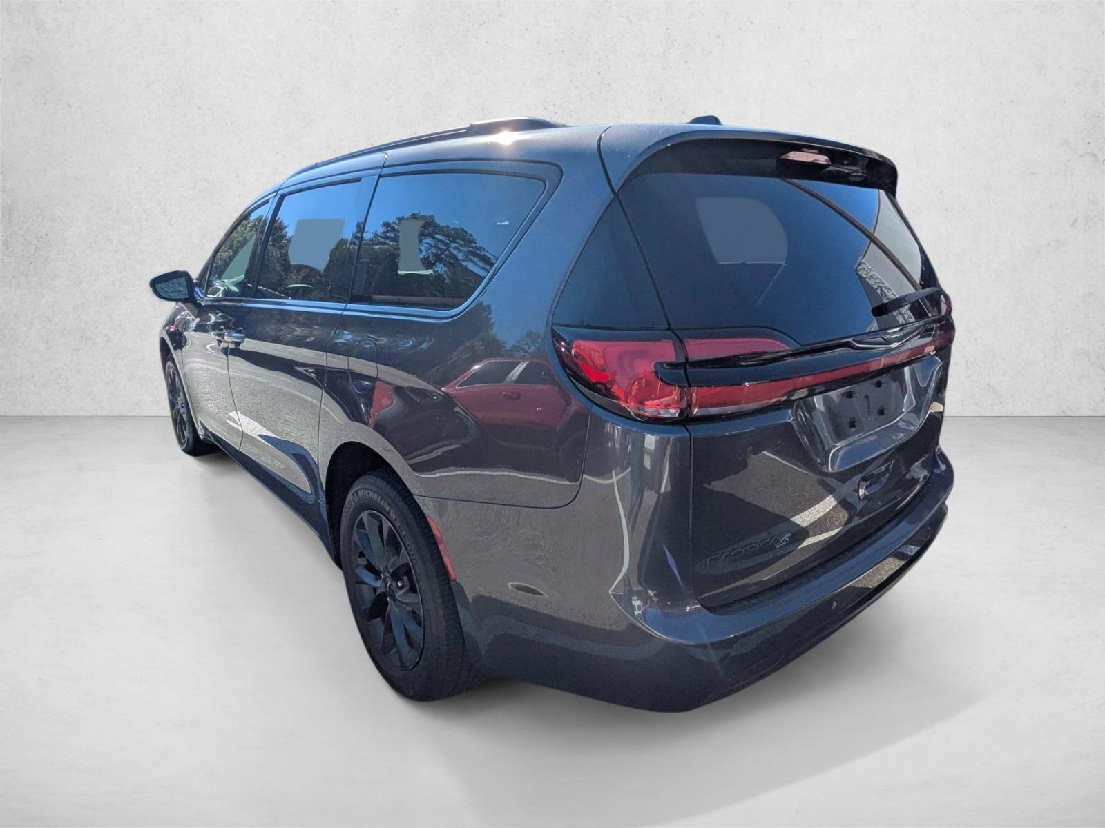 2021 Chrysler Pacifica Limited photo 4
