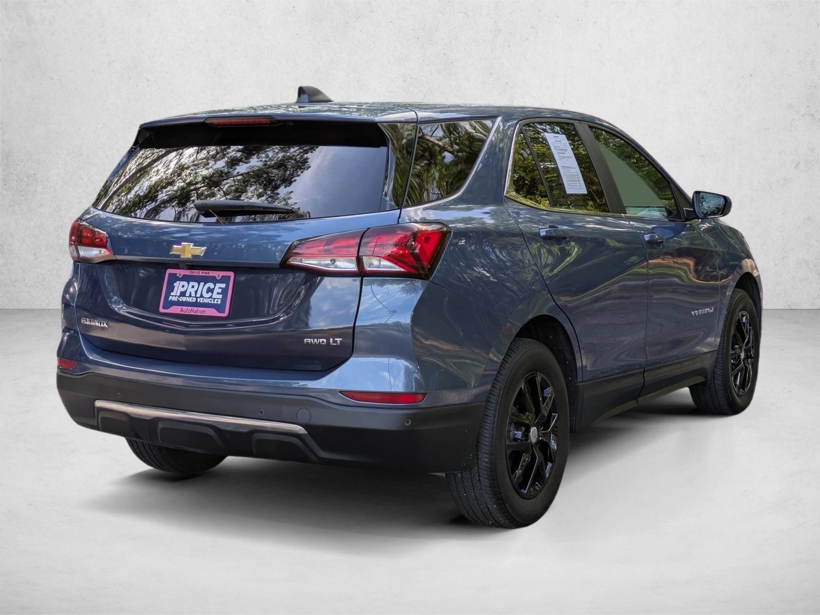 2024 Chevrolet Equinox LT photo 2