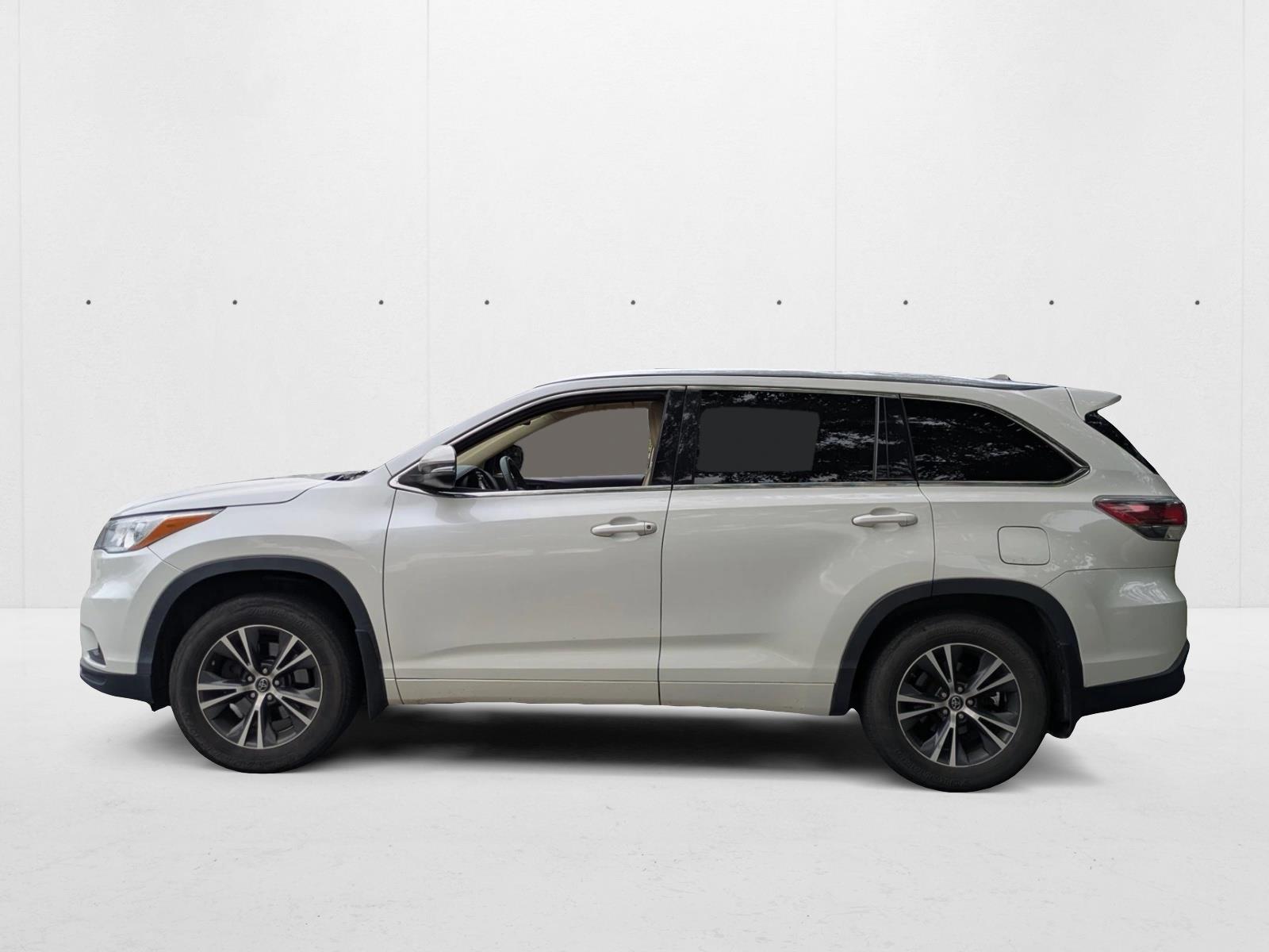 2016 Toyota Highlander XLE photo 3
