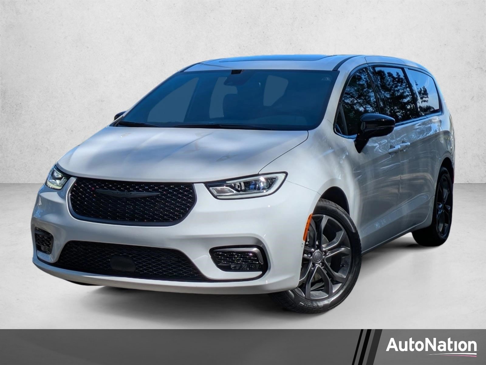 2026 Chrysler Pacifica Select's photo
