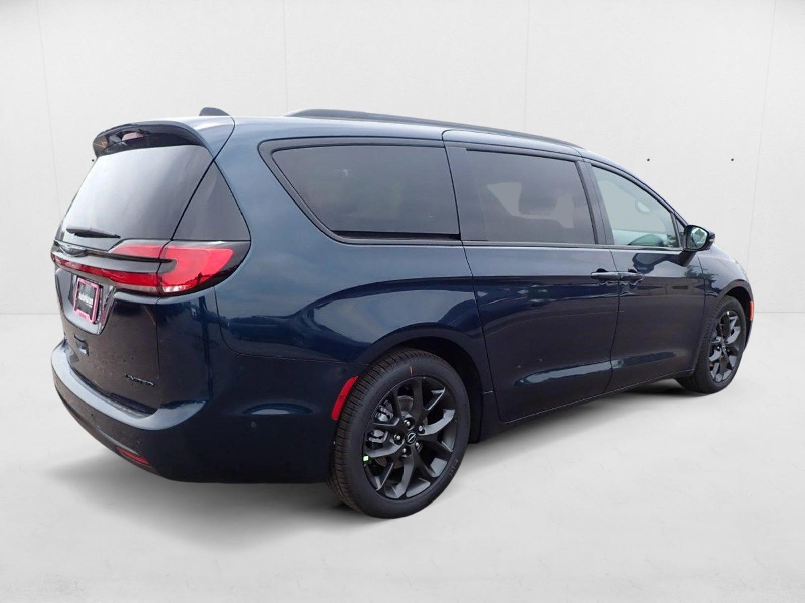 2025 Chrysler Pacifica Limited photo 4