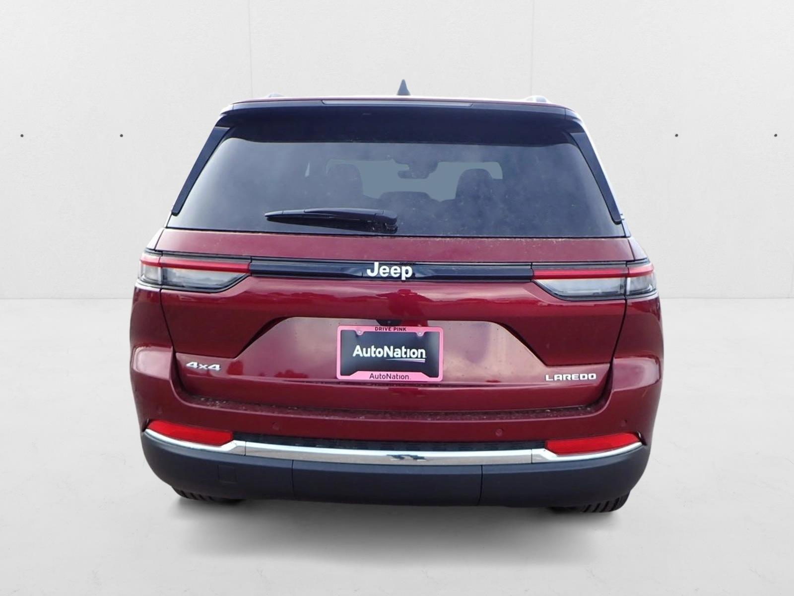 2025 Jeep Grand Cherokee Laredo photo 3